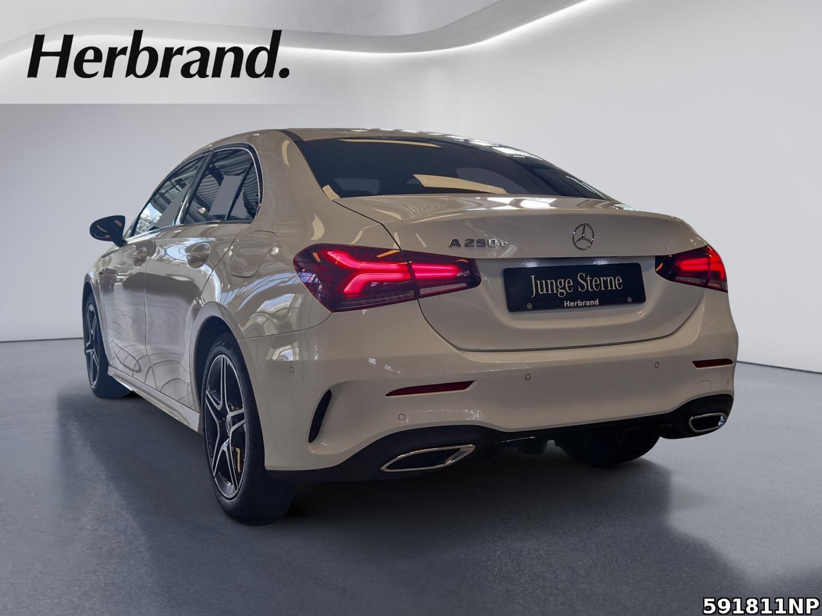 Fahrzeugabbildung Mercedes-Benz A 250 Limousine AMG Night LED Kamera 18