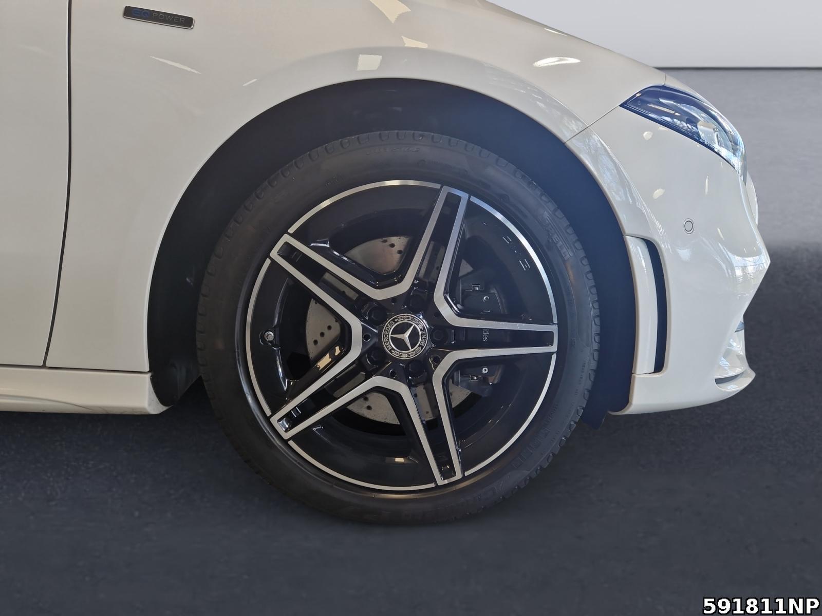 Fahrzeugabbildung Mercedes-Benz A 250 Limousine AMG Night LED Kamera 18