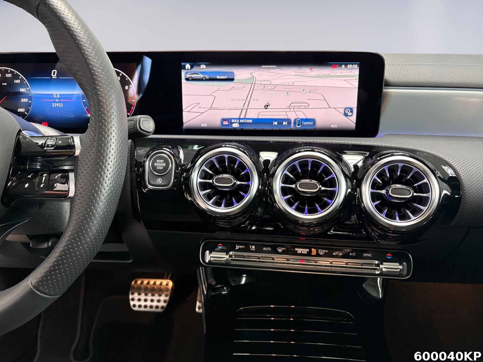 Fahrzeugabbildung Mercedes-Benz CLA 180 Shooting Brake AMG