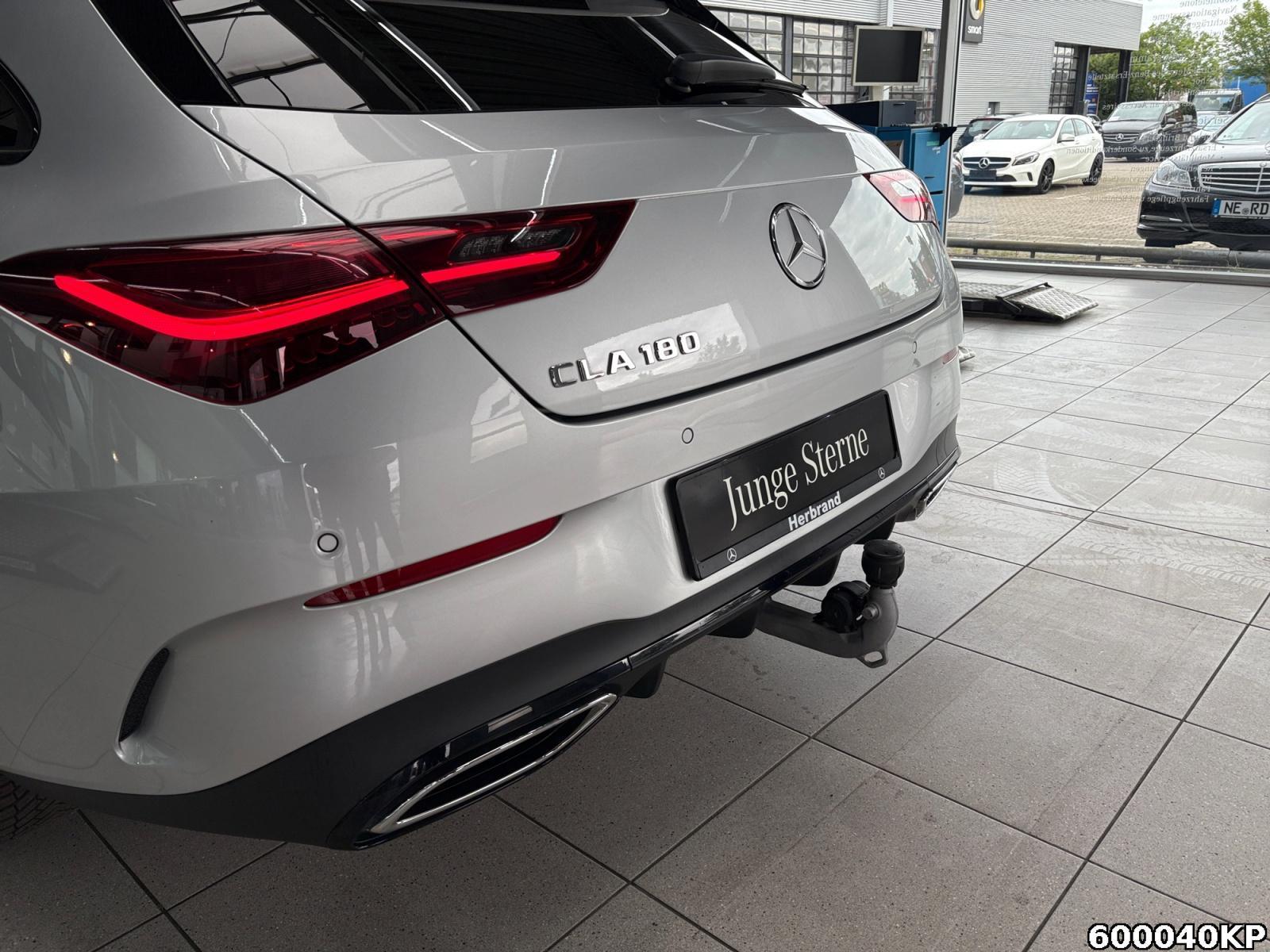 Fahrzeugabbildung Mercedes-Benz CLA 180 Shooting Brake AMG