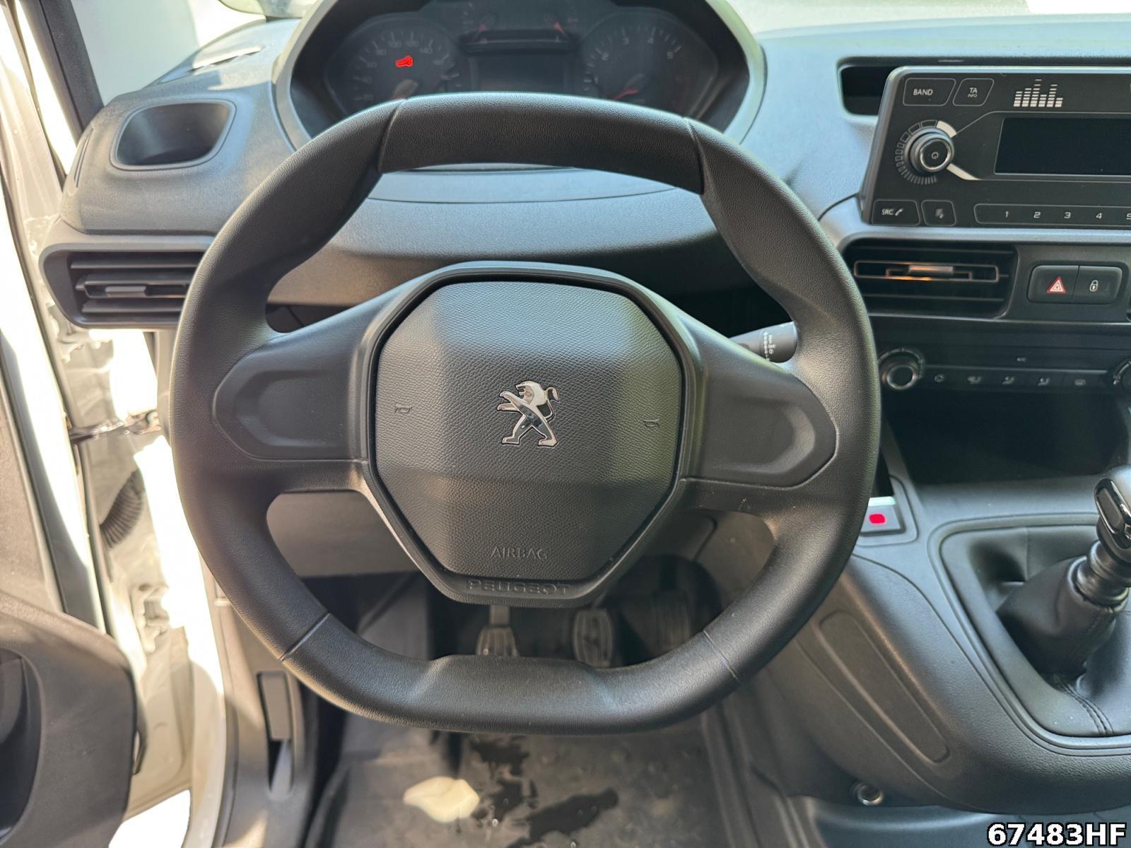 Fahrzeugabbildung Peugeot Partner 1.2 PureTech 110, Pro L1