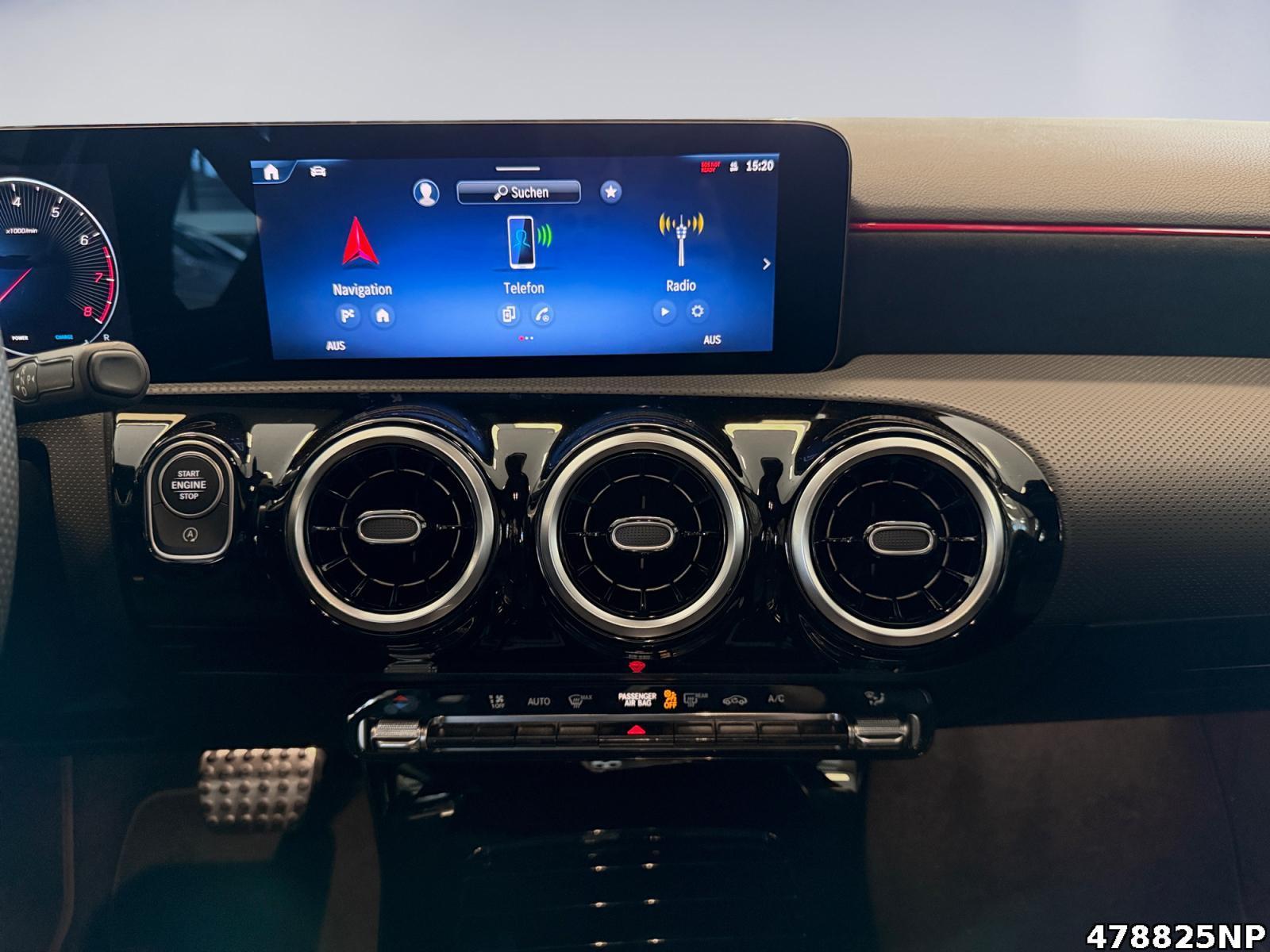 Fahrzeugabbildung Mercedes-Benz A 200 Kompaktlimousine AMG+NIGHT+MULTI+360°+19