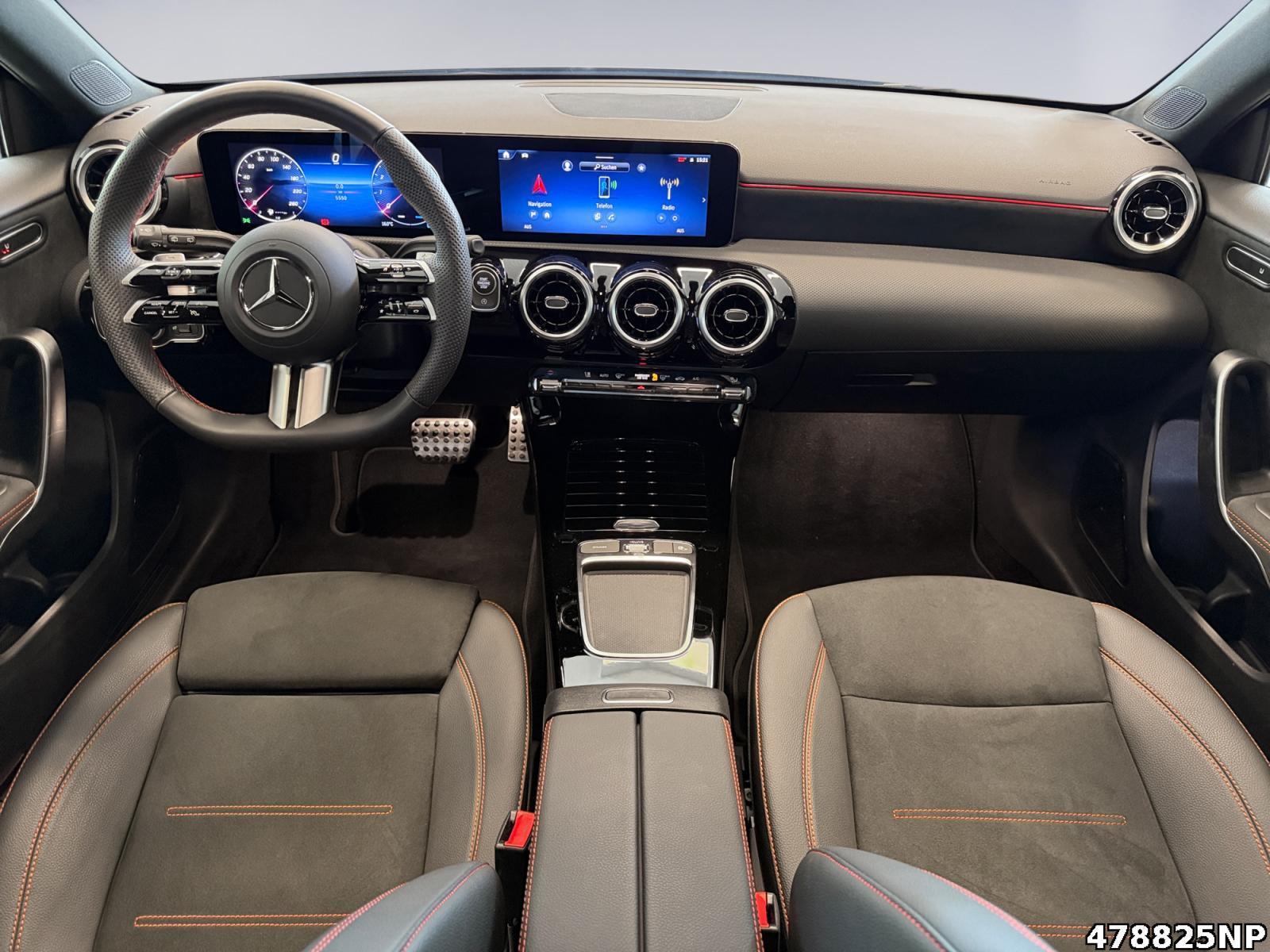 Fahrzeugabbildung Mercedes-Benz A 200 Kompaktlimousine AMG+NIGHT+MULTI+360°+19