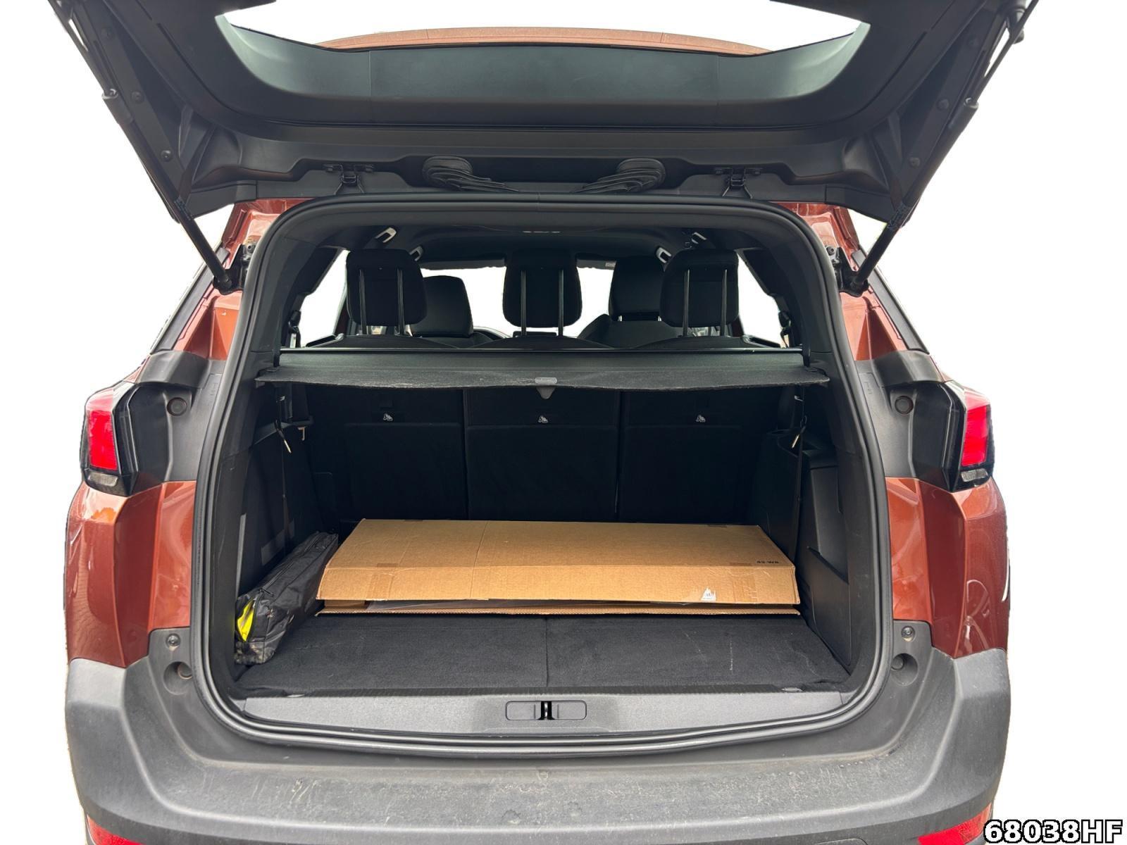 Fahrzeugabbildung Peugeot 5008 Active Pack +7SITZER+CARPLAY+KEYLESS+LED+