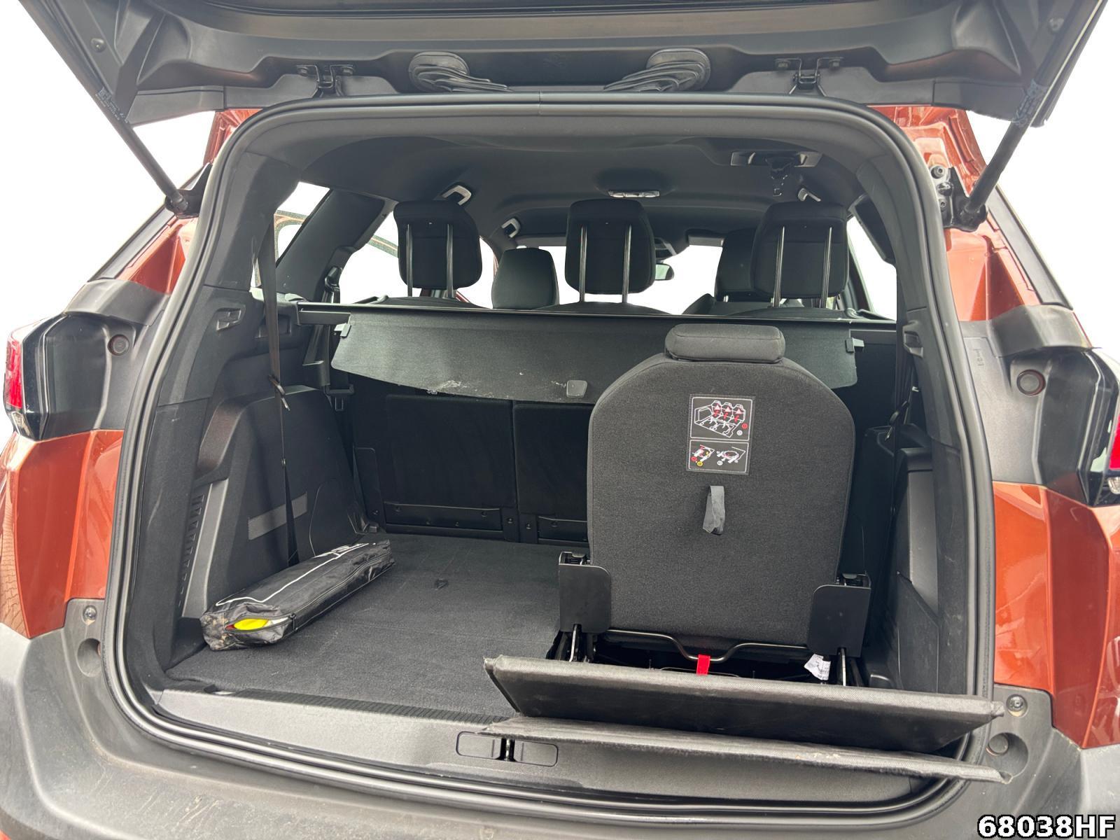 Fahrzeugabbildung Peugeot 5008 Active Pack +7SITZER+CARPLAY+KEYLESS+LED+