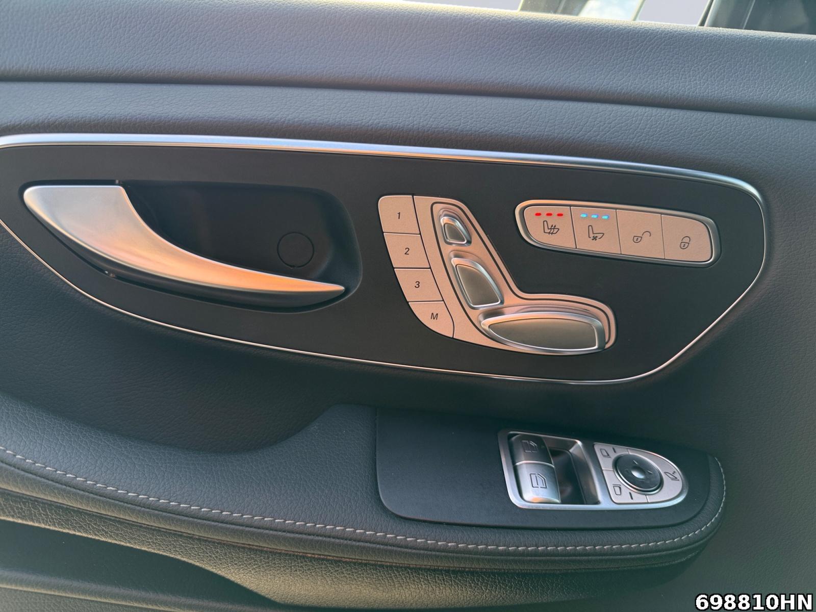 Fahrzeugabbildung Mercedes-Benz V 300 AV/L *AMG*AHK*Pano*Distronic*4x4*Burmester