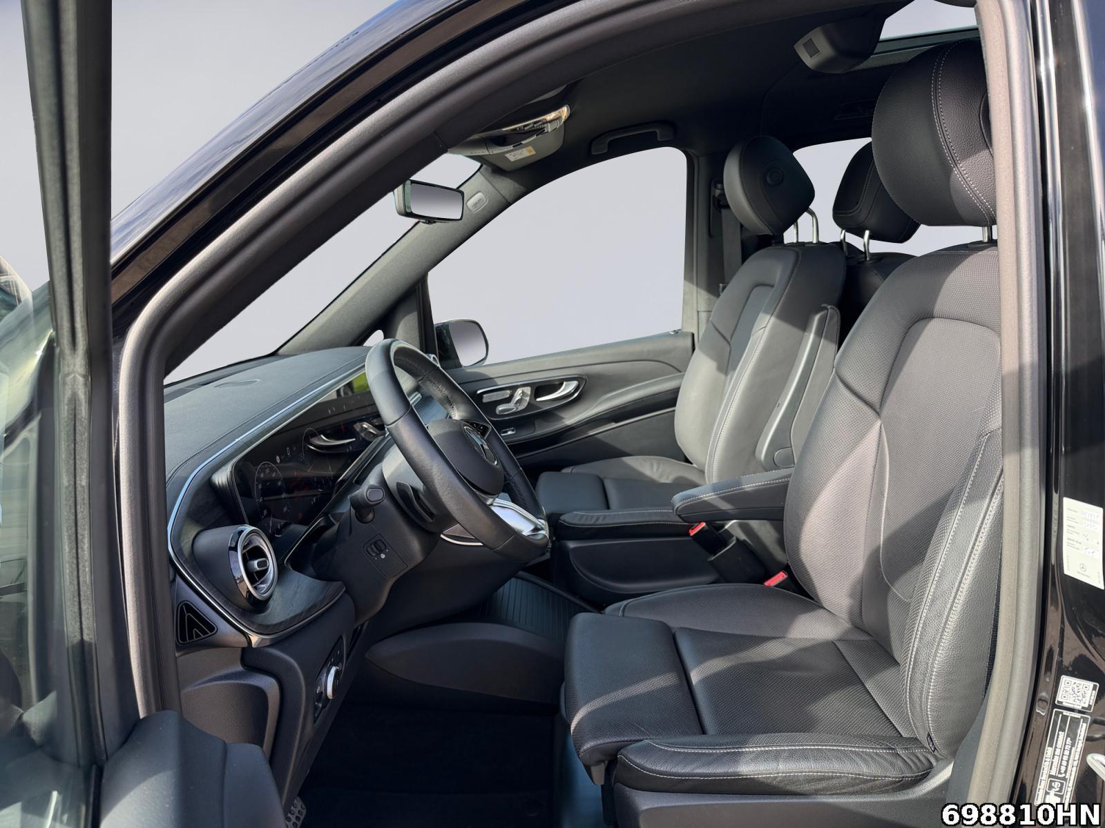 Fahrzeugabbildung Mercedes-Benz V 300 AV/L *AMG*AHK*Pano*Distronic*4x4*Burmester