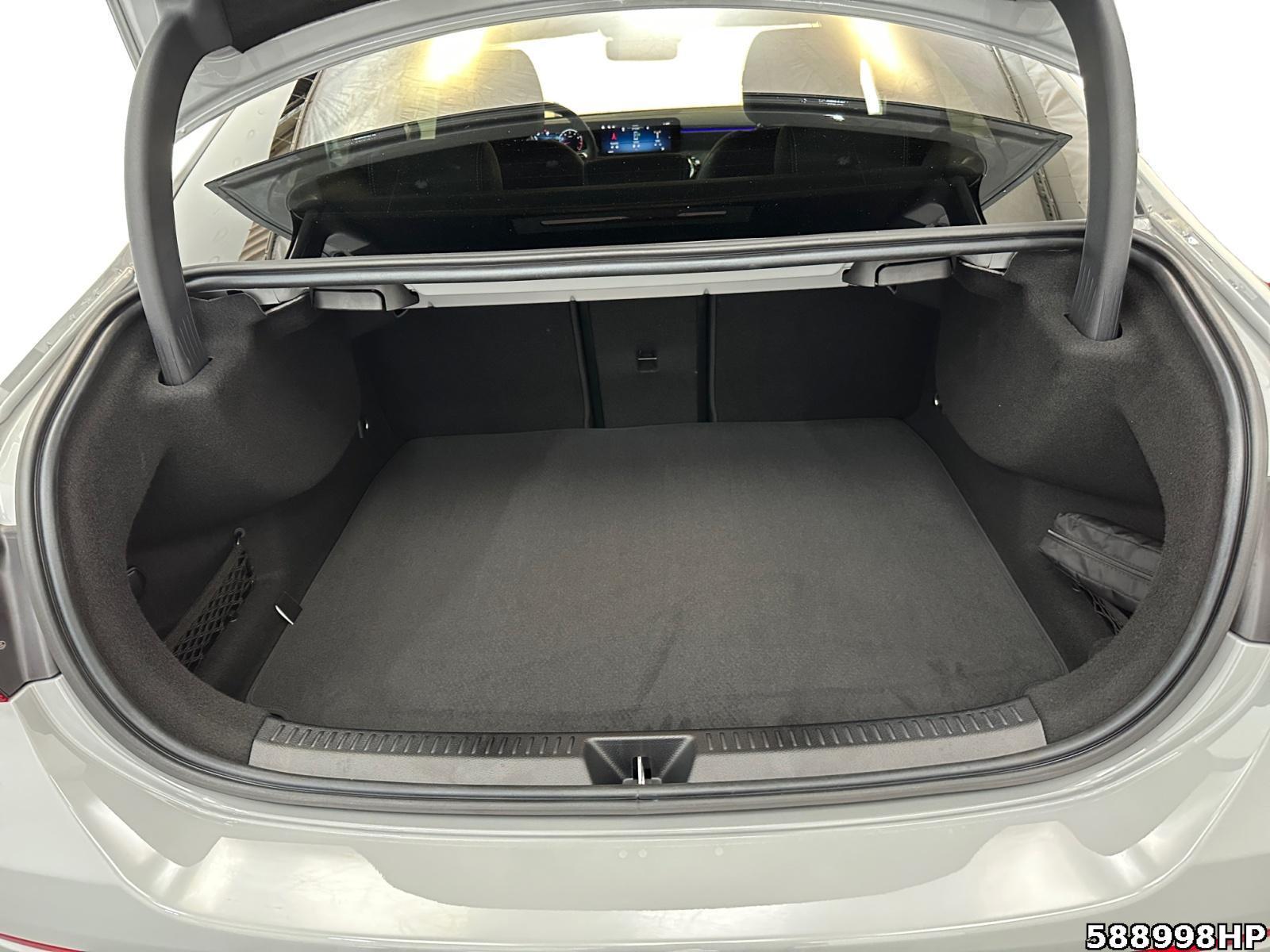Fahrzeugabbildung Mercedes-Benz A 200 Limousine +AMG+AHK+NIGHT+STANDHZG+ADVANCED