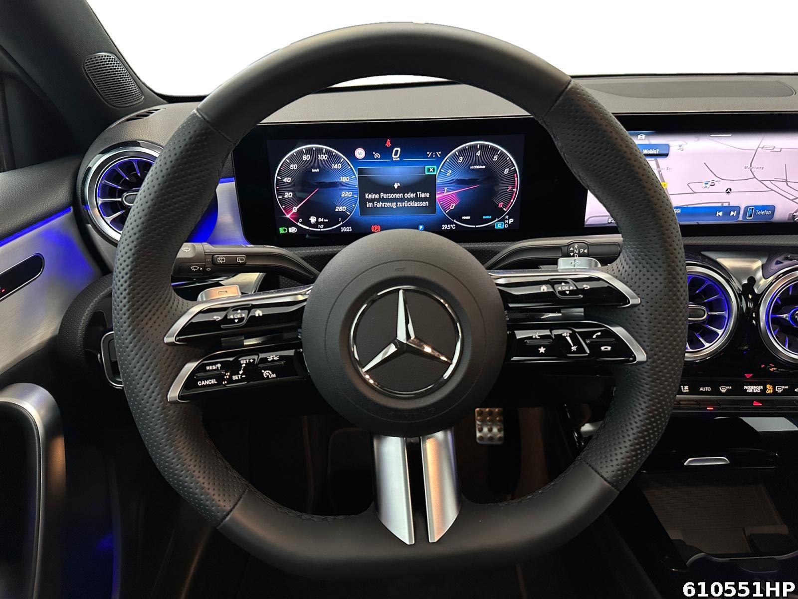 Fahrzeugabbildung Mercedes-Benz A 180 AMG Special Edit. Panodach Kamera Multib.