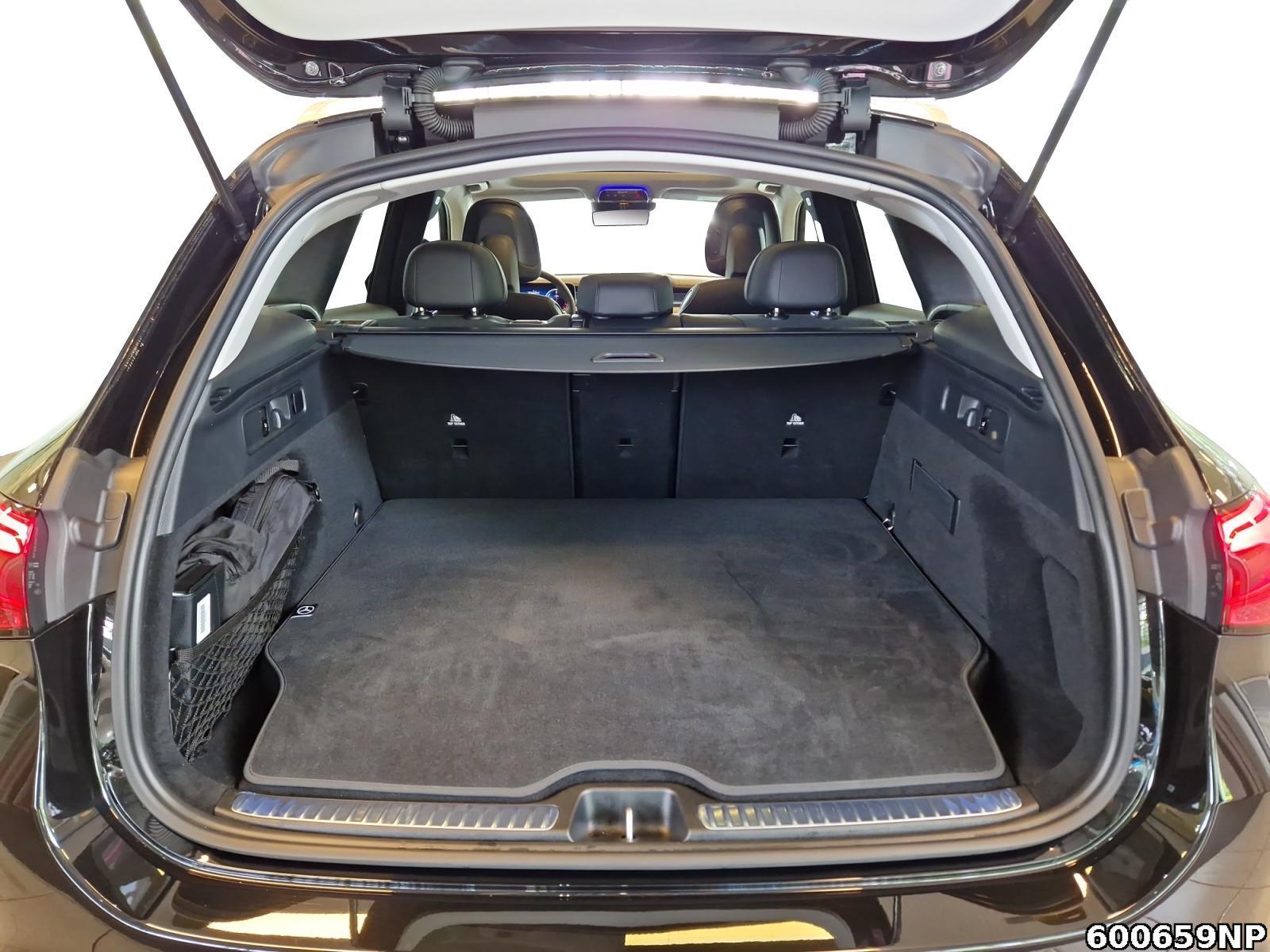 Fahrzeugabbildung Mercedes-Benz GLC 300 de 4M AMG Pano AHK DIGITAL LIGHT Memory
