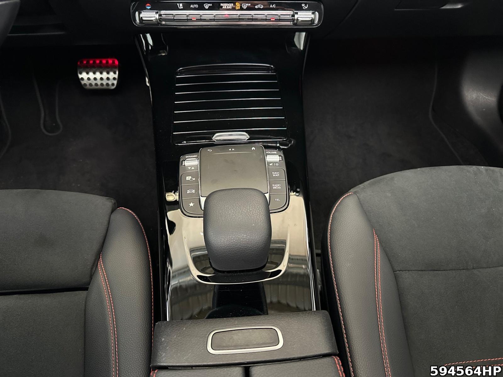 Fahrzeugabbildung Mercedes-Benz CLA 200 Shooting Brake AMG Night Panorama Ambiente Soundsys