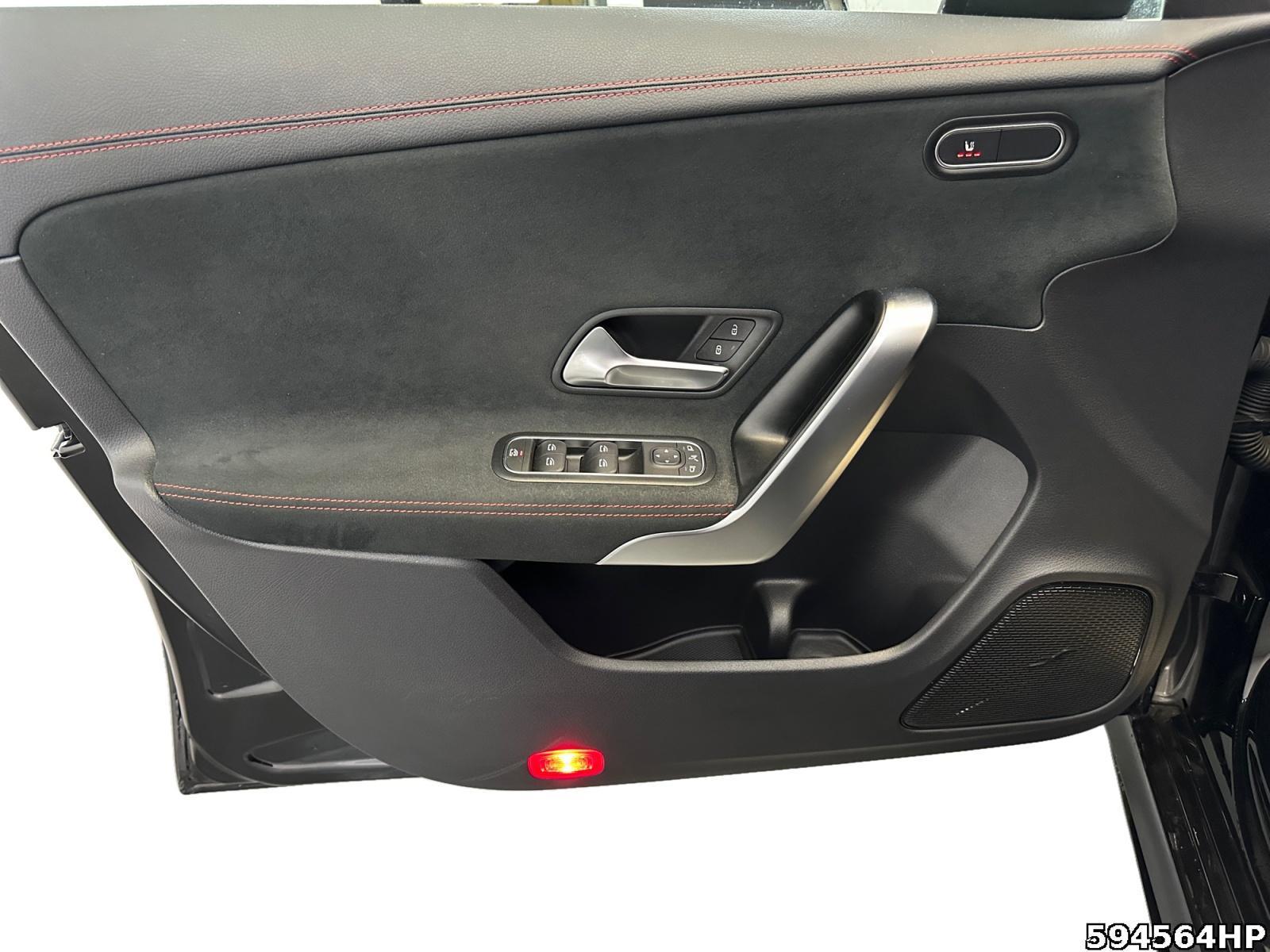 Fahrzeugabbildung Mercedes-Benz CLA 200 Shooting Brake AMG Night Panorama Ambiente Soundsys