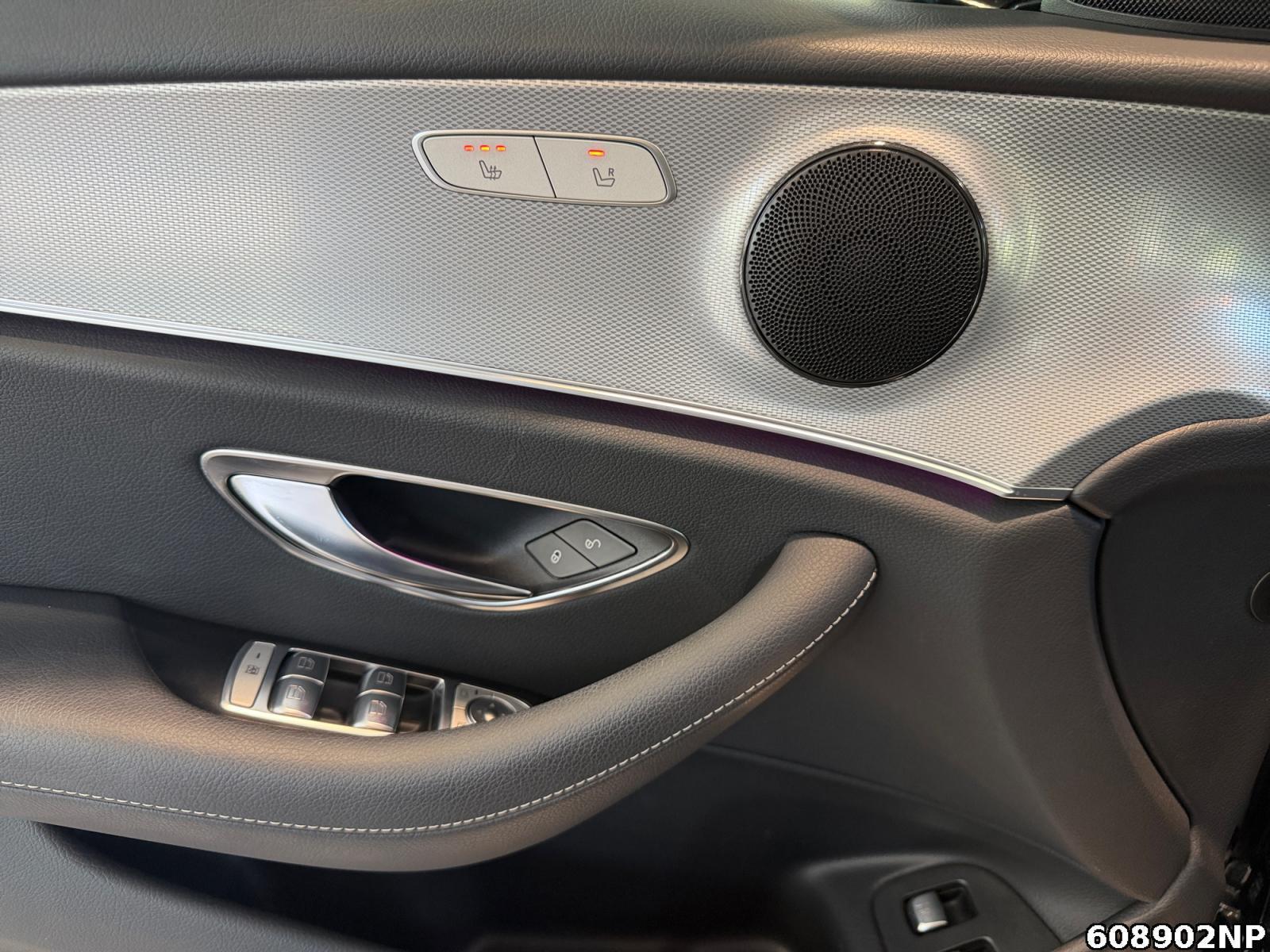 Fahrzeugabbildung Mercedes-Benz E 300 Avantgarde Widescreen Kamera Ambiente