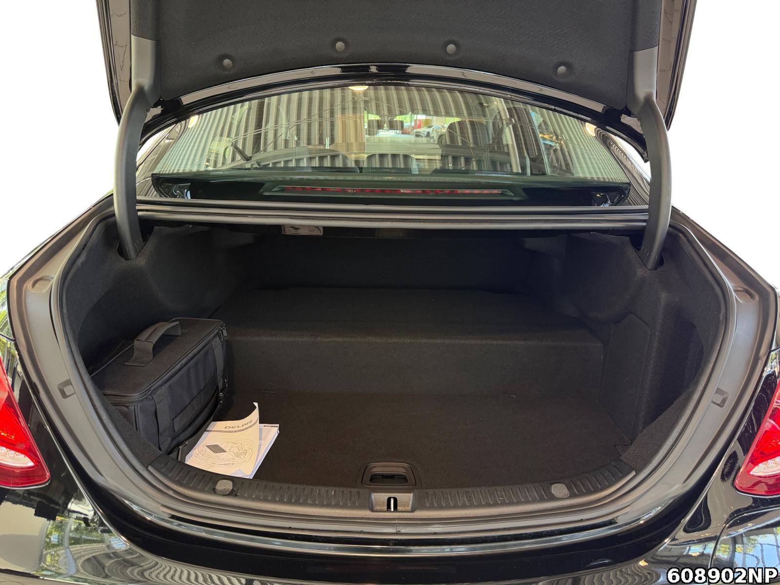 Fahrzeugabbildung Mercedes-Benz E 300 Avantgarde Widescreen Kamera Ambiente