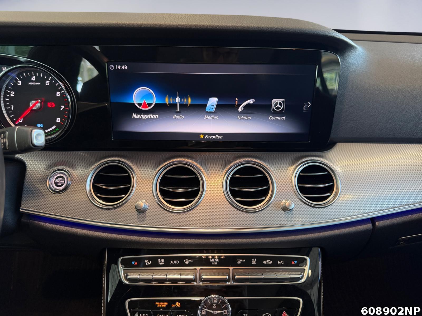 Fahrzeugabbildung Mercedes-Benz E 300 Avantgarde Widescreen Kamera Ambiente