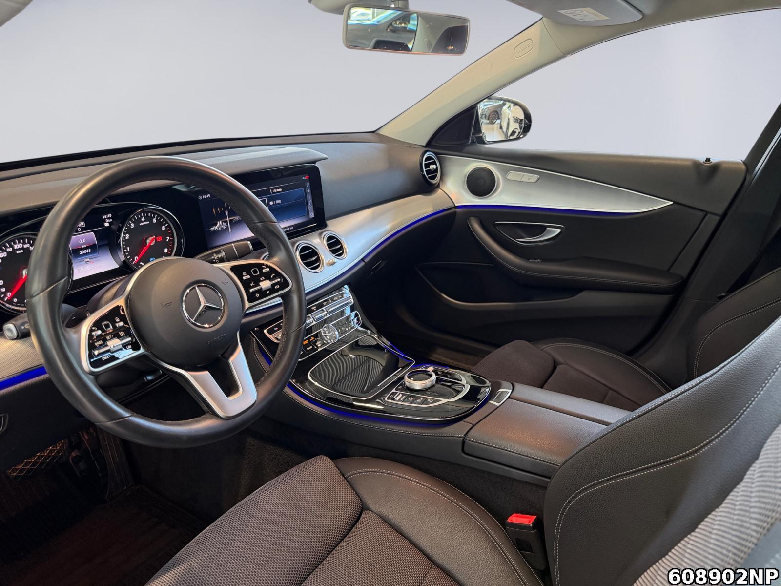 Fahrzeugabbildung Mercedes-Benz E 300 Avantgarde Widescreen Kamera Ambiente