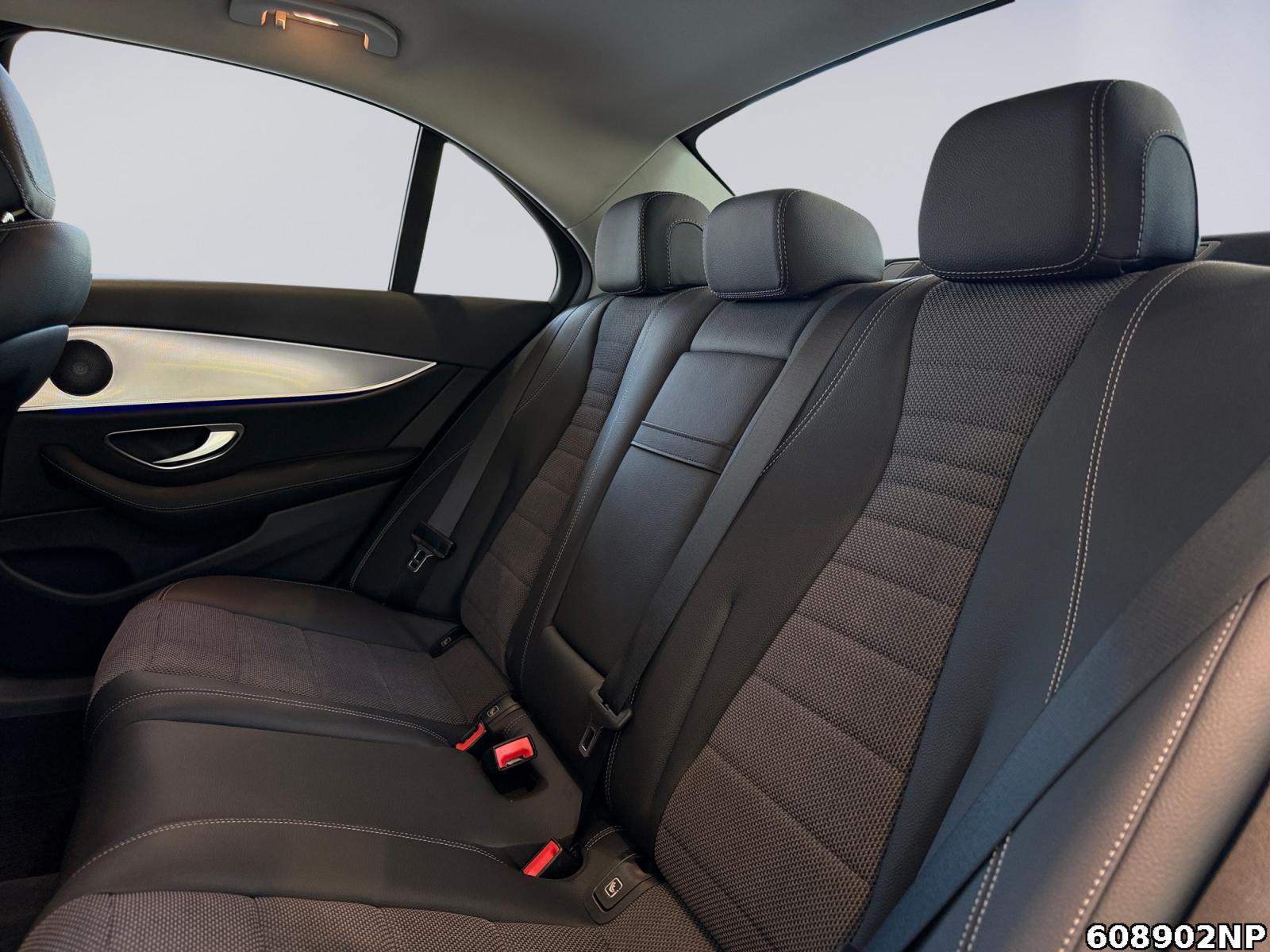 Fahrzeugabbildung Mercedes-Benz E 300 Avantgarde Widescreen Kamera Ambiente
