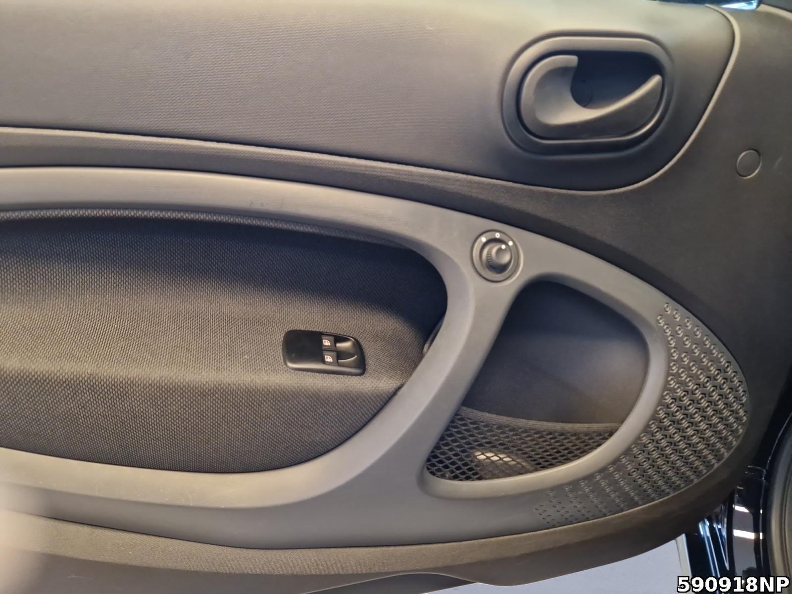Fahrzeugabbildung Smart ForTwo EQ Cabrio 22 KW Cool & Audio LMF