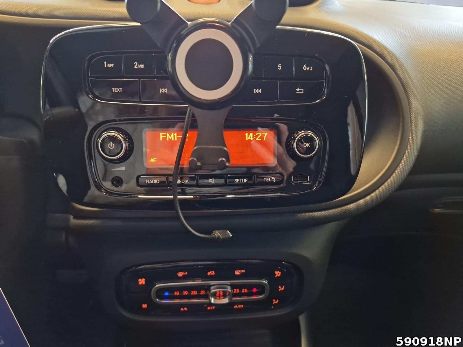 Fahrzeugabbildung Smart ForTwo EQ Cabrio 22 KW Cool & Audio LMF