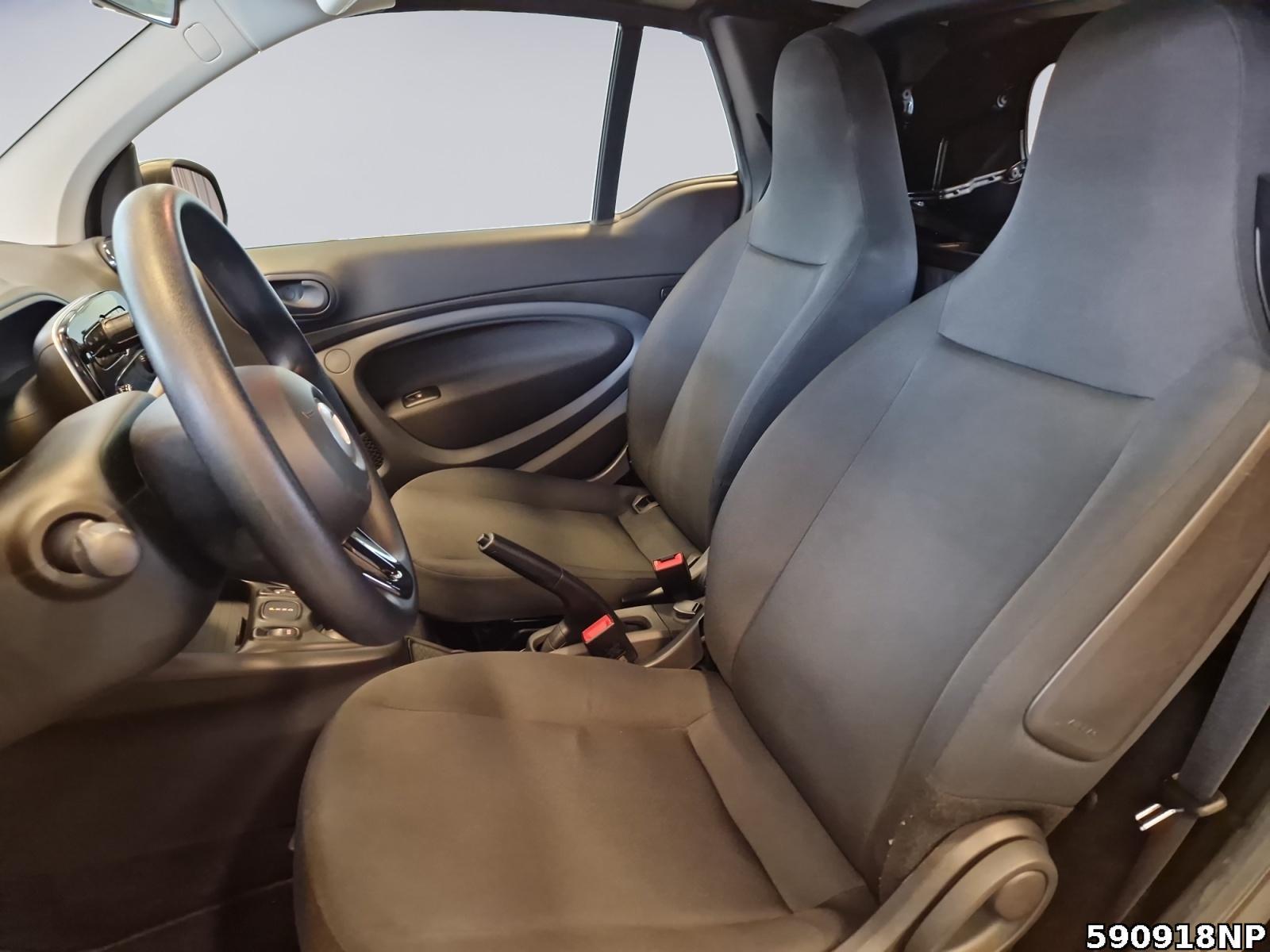 Fahrzeugabbildung Smart ForTwo EQ Cabrio 22 KW Cool & Audio LMF