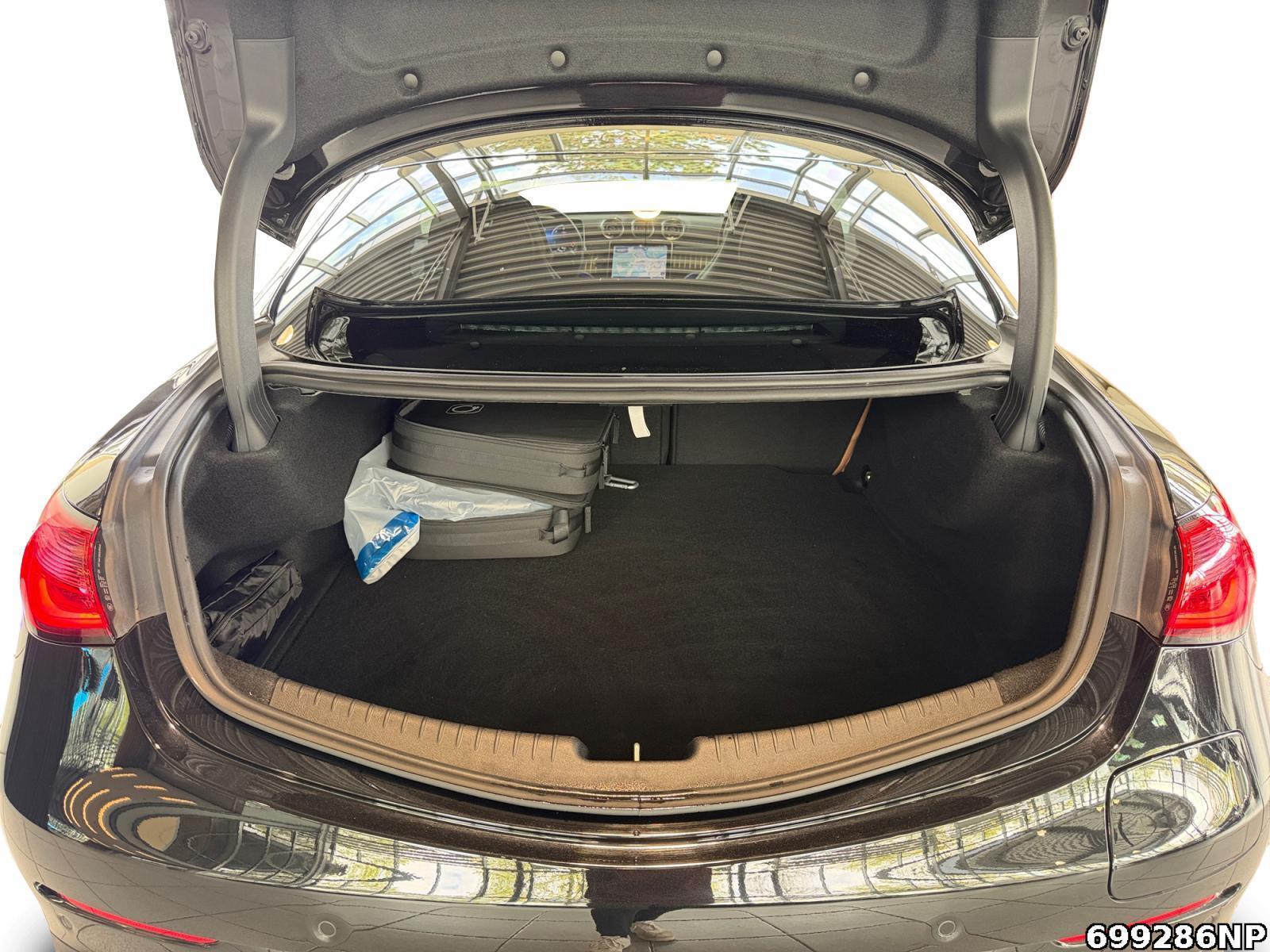 Fahrzeugabbildung Mercedes-Benz CLE 300 e AMG NIGHT DIGITAL BURMESTER PANO 360°