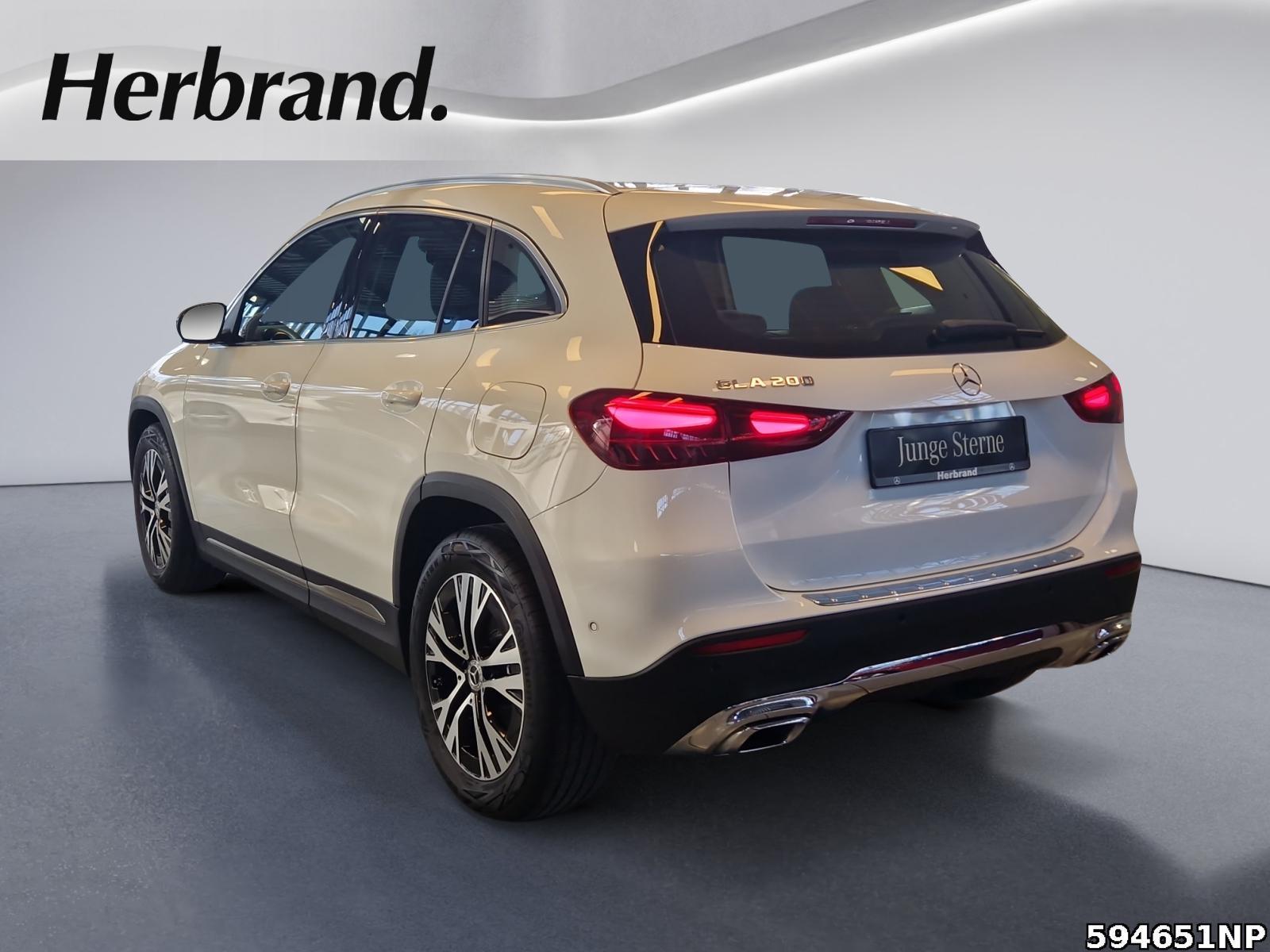 Fahrzeugabbildung Mercedes-Benz GLA 200 Progressive AHK Kamera THERMOTRONIC