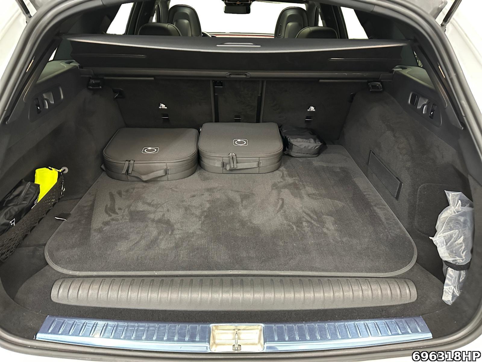 Fahrzeugabbildung Mercedes-Benz E 300 e T AMG Night 360°Pano AHK DIGITAL LIGHT