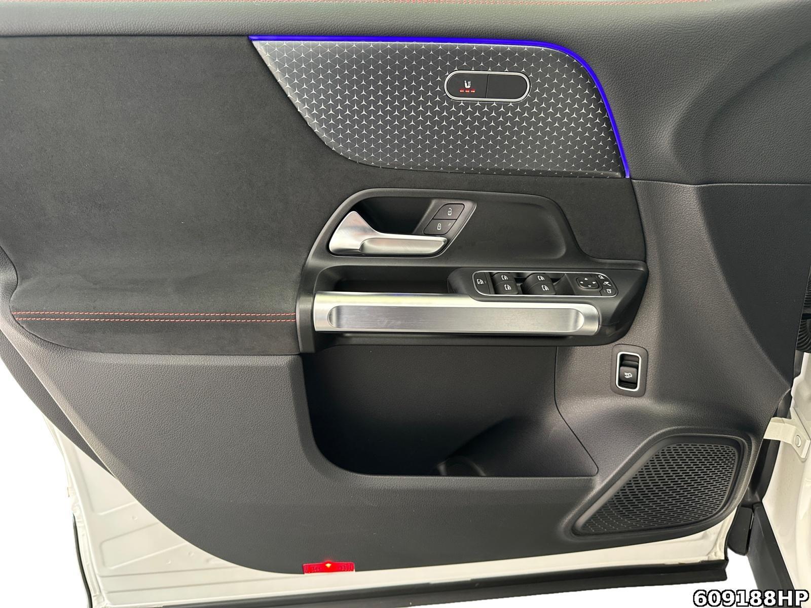 Fahrzeugabbildung Mercedes-Benz EQB 4M AMG AHK DISTRONIC 360° Ambiente LED.
