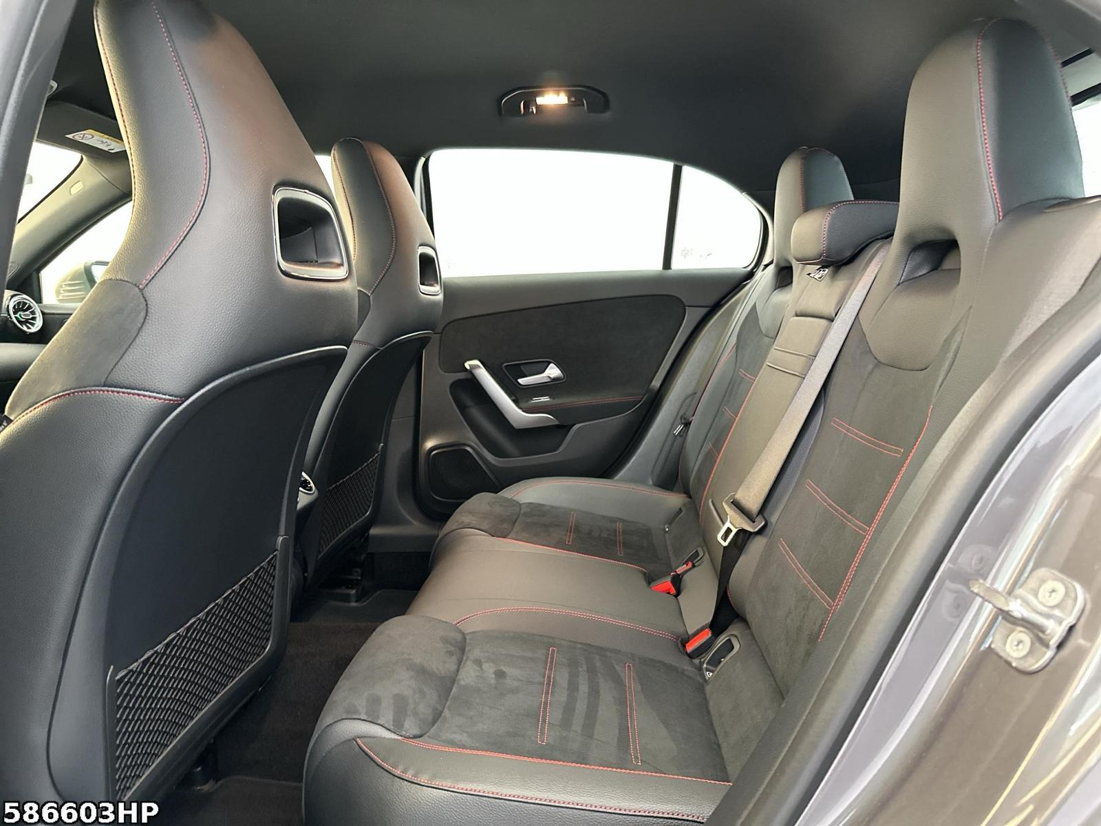 Fahrzeugabbildung Mercedes-Benz A 200 AMG AHK DISTRONIC AMG18