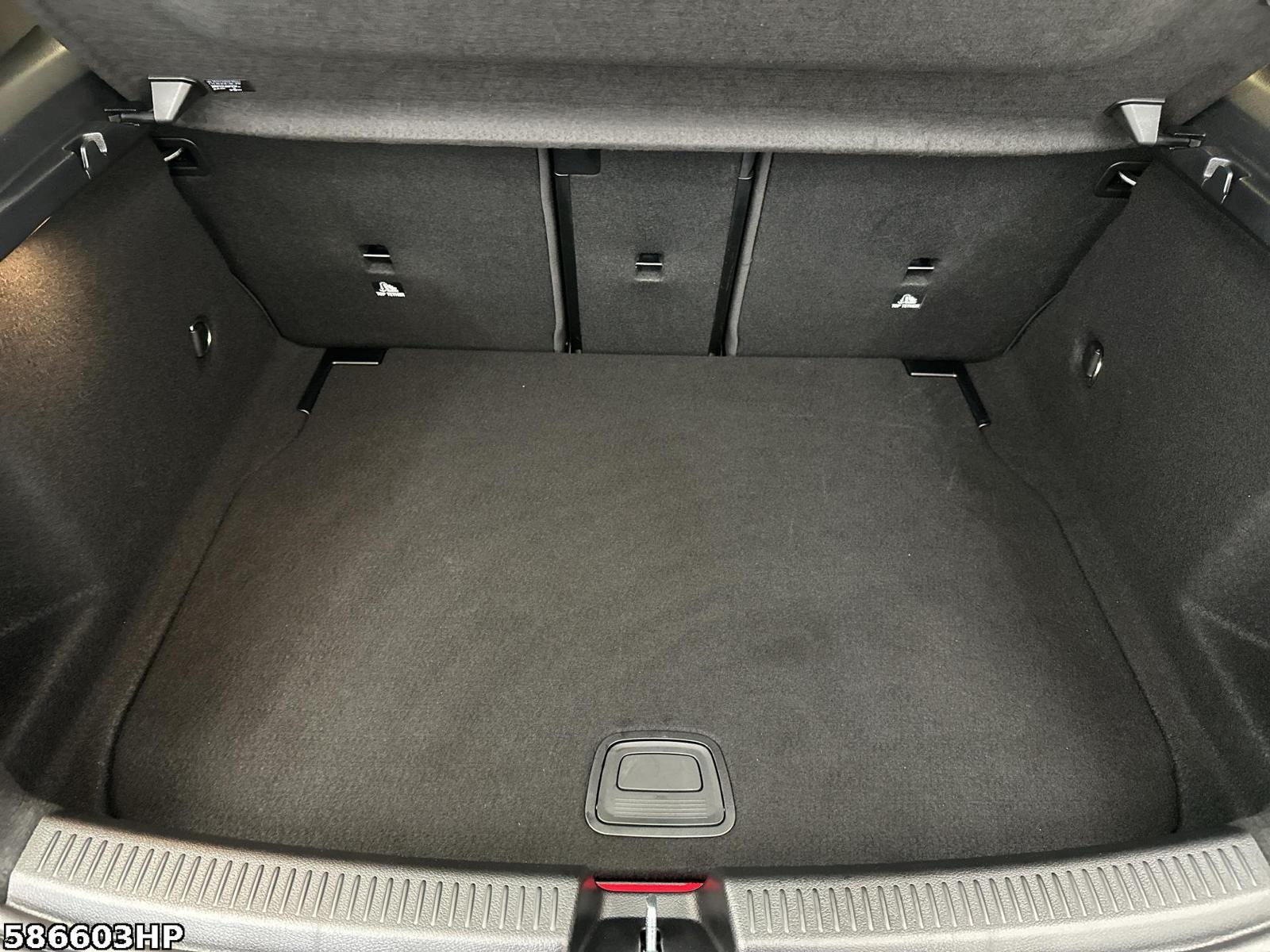 Fahrzeugabbildung Mercedes-Benz A 200 AMG AHK DISTRONIC AMG18