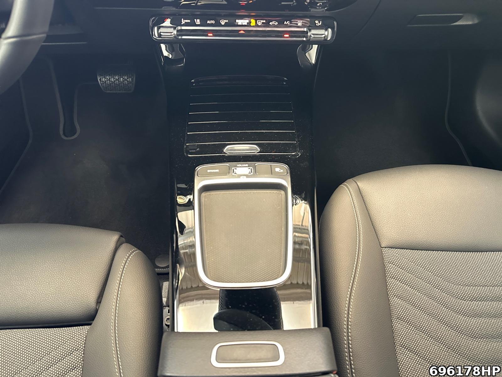 Fahrzeugabbildung Mercedes-Benz A 250 Progressive Limousine Widescreen Kamera