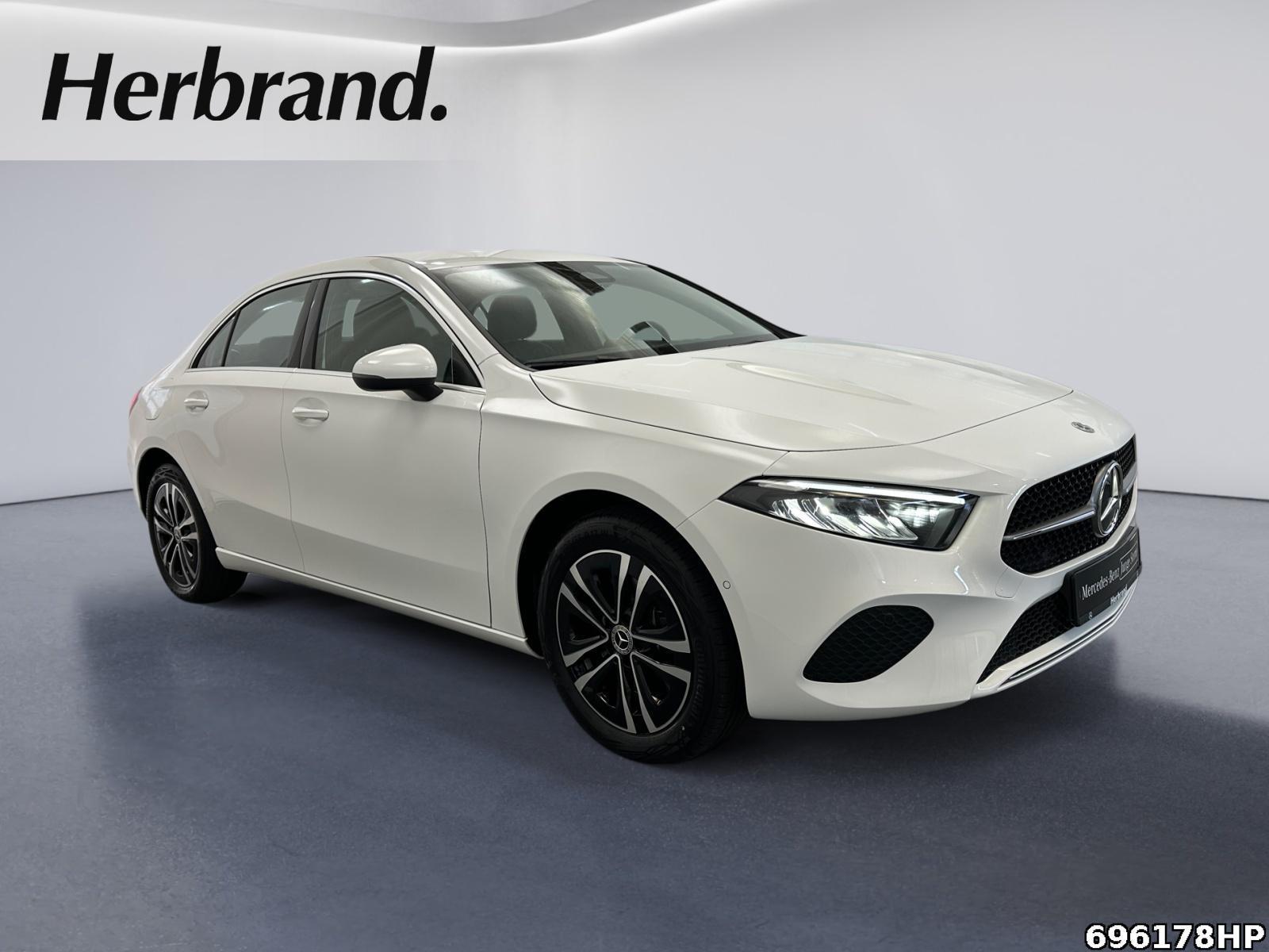 Fahrzeugabbildung Mercedes-Benz A 250 Progressive Limousine Widescreen Kamera