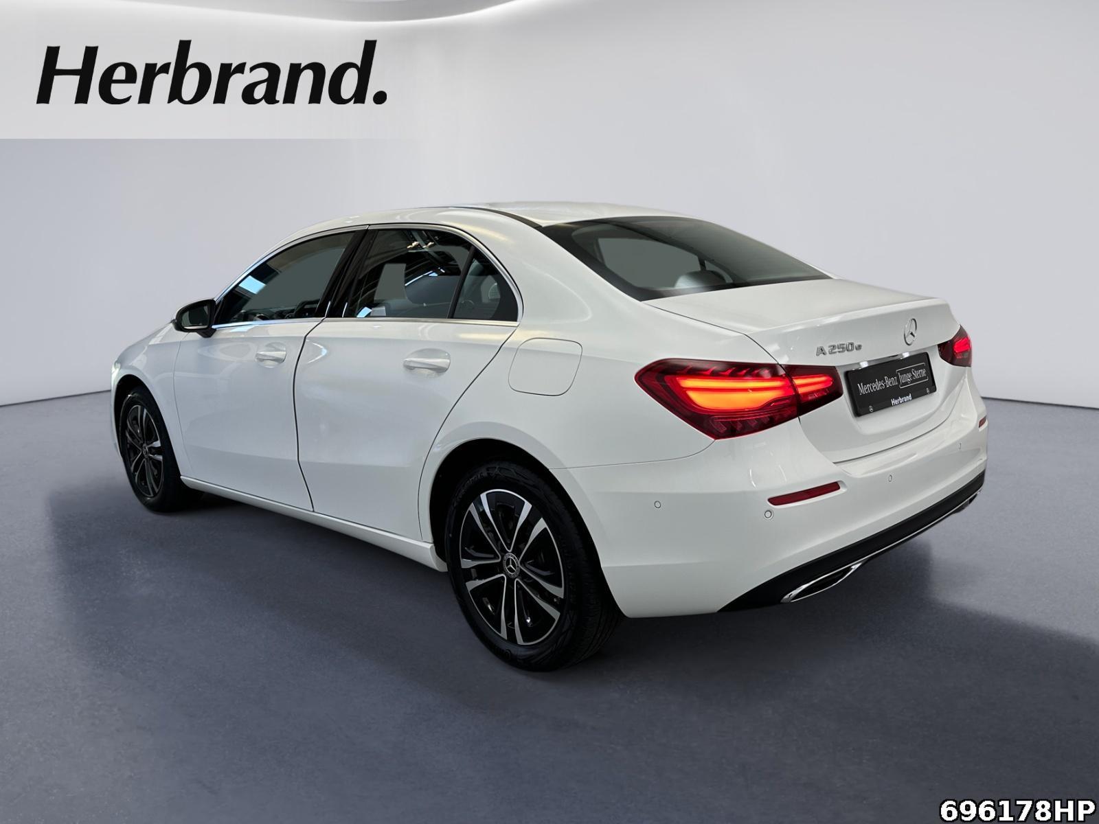Fahrzeugabbildung Mercedes-Benz A 250 Progressive Limousine Widescreen Kamera