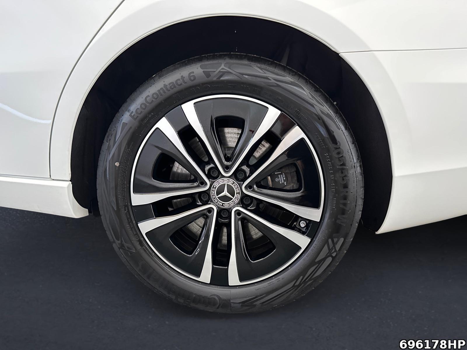 Fahrzeugabbildung Mercedes-Benz A 250 Progressive Limousine Widescreen Kamera