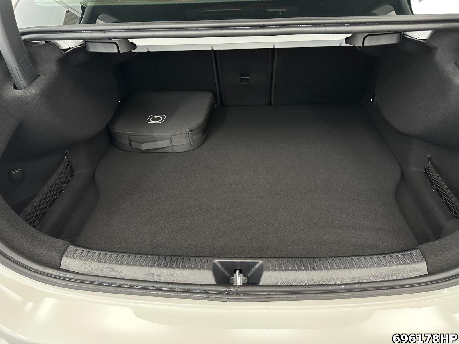 Fahrzeugabbildung Mercedes-Benz A 250 Progressive Limousine Widescreen Kamera