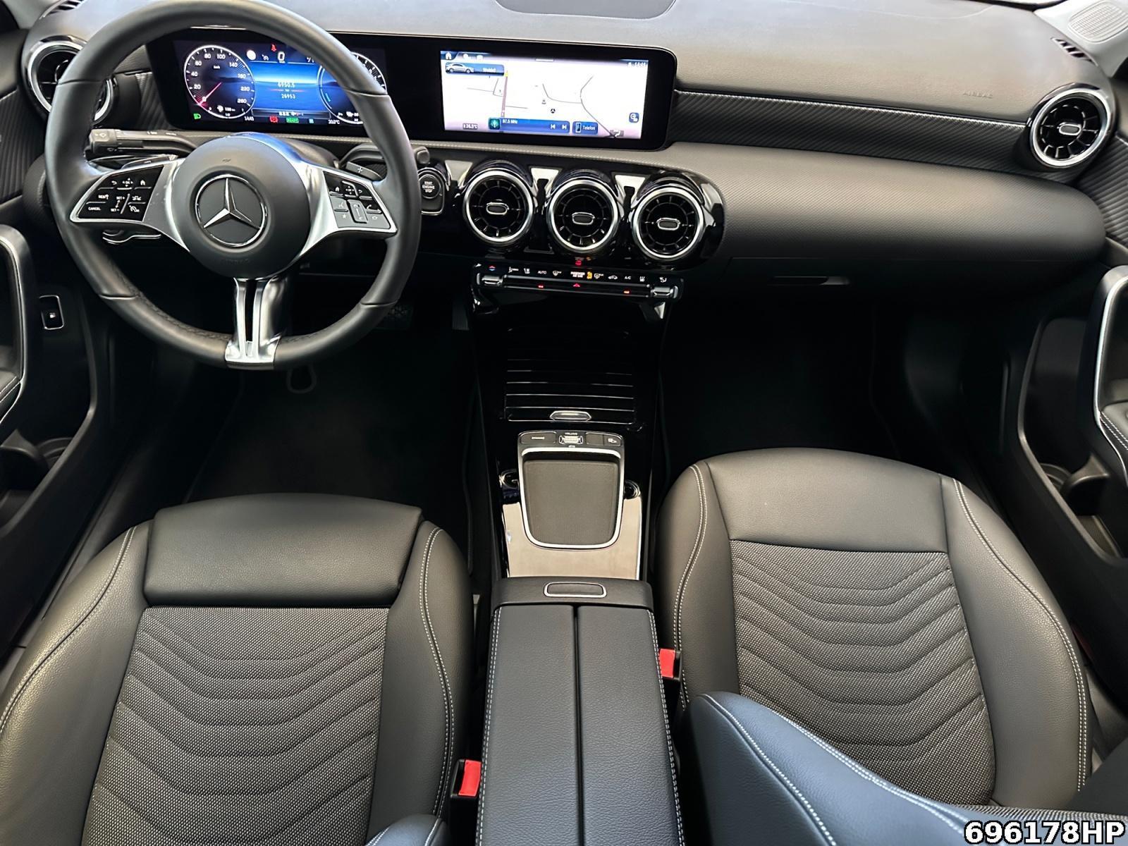 Fahrzeugabbildung Mercedes-Benz A 250 Progressive Limousine Widescreen Kamera