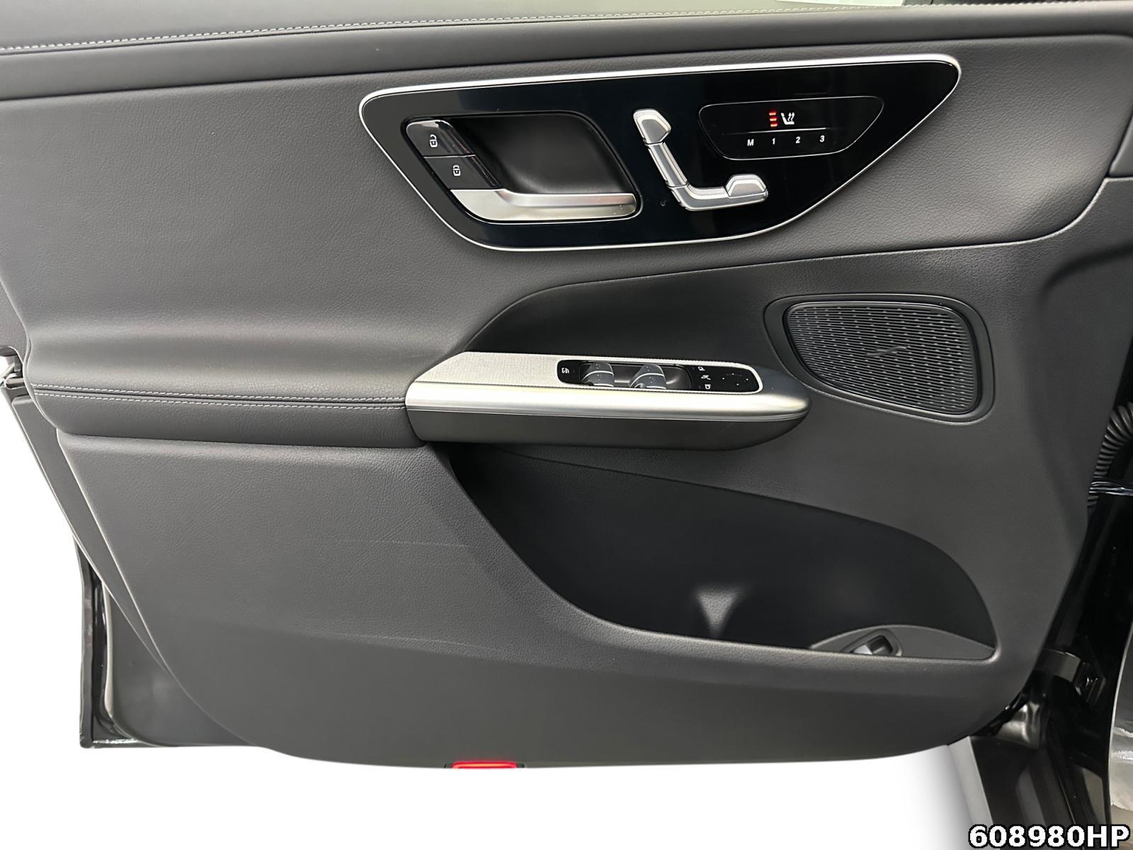 Fahrzeugabbildung Mercedes-Benz GLC 300 4M AMG AHK Pano 360° Memory Lenkradhzg