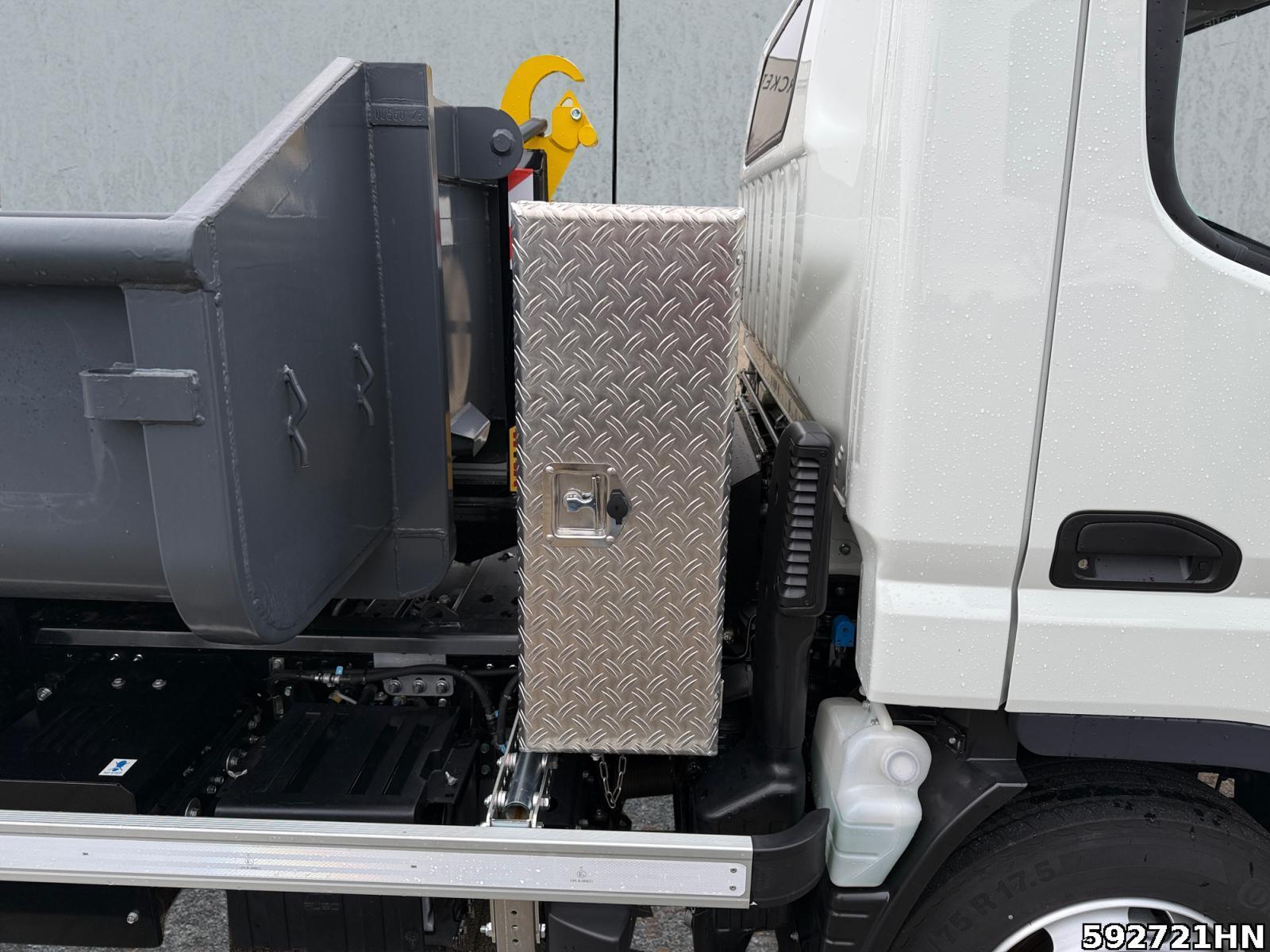 Fahrzeugabbildung FUSO Canter 7C18 HYVA Abrollkipper Box, Vfhrzg.