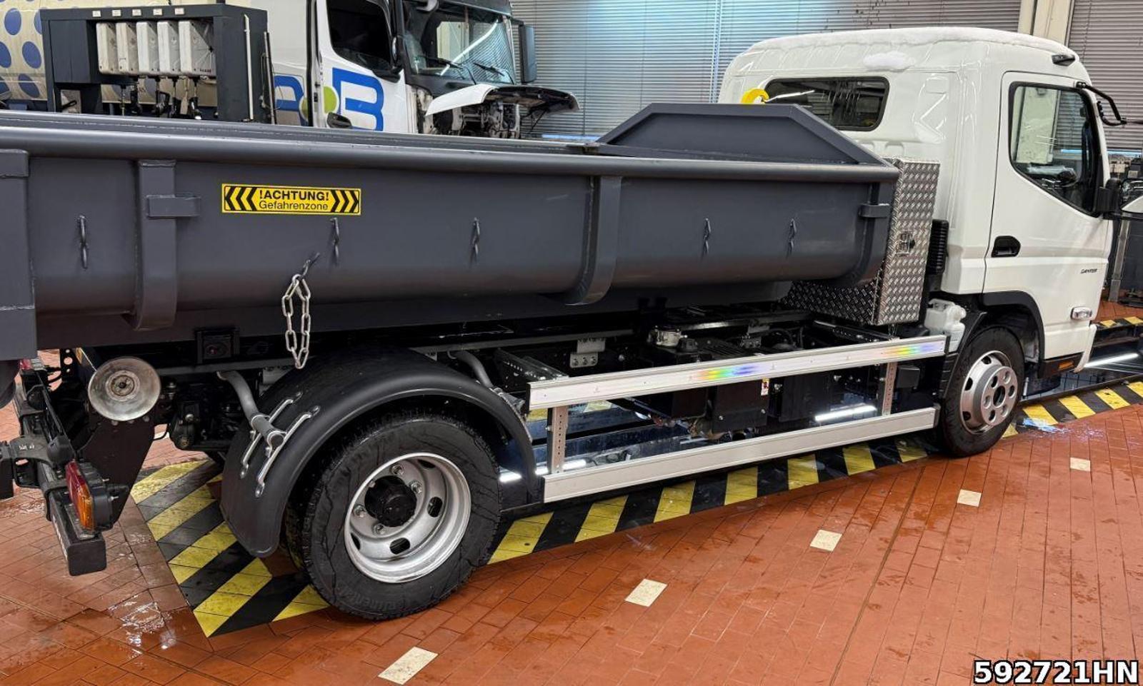 Fahrzeugabbildung FUSO Canter 7C18 HYVA Abrollkipper Box, Vfhrzg.
