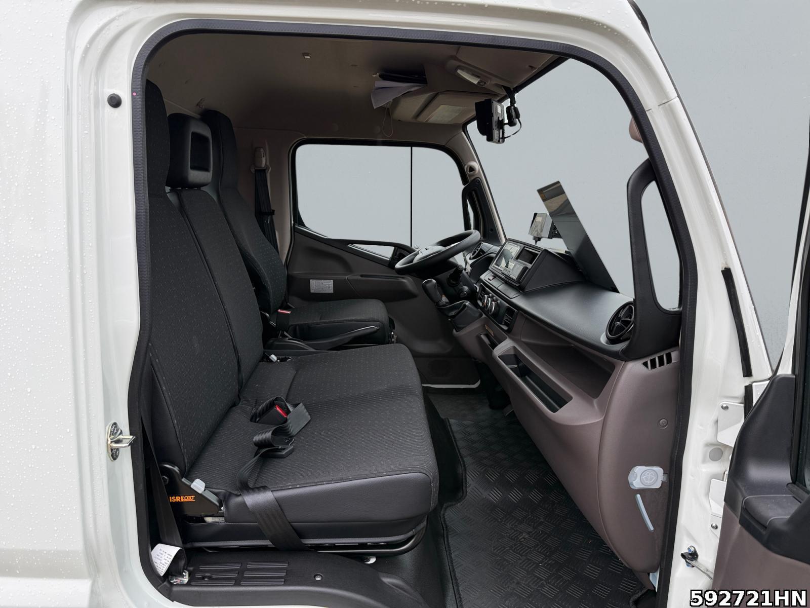 Fahrzeugabbildung FUSO Canter 7C18 HYVA Abrollkipper Box, Vfhrzg.