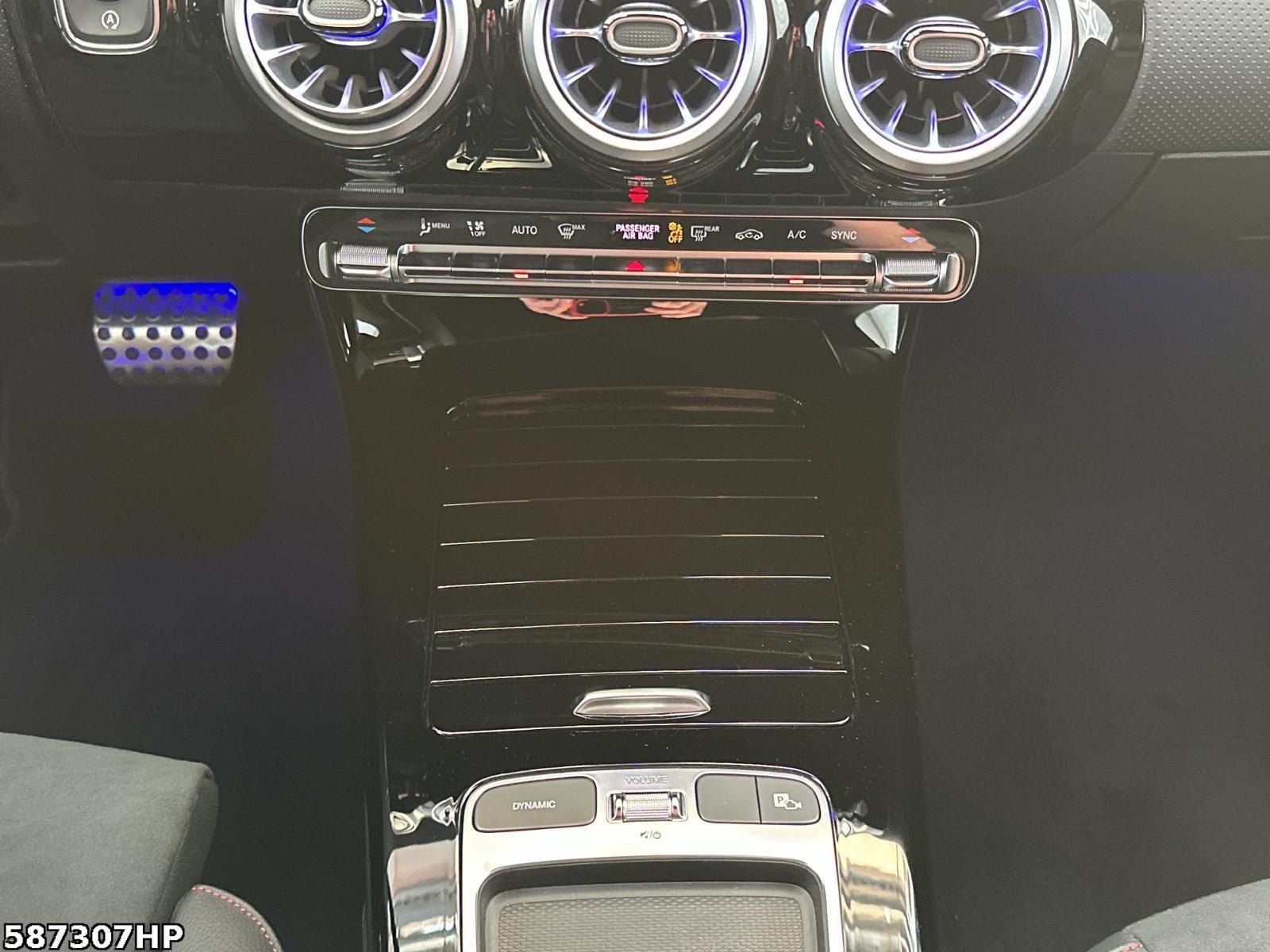 Fahrzeugabbildung Mercedes-Benz CLA 180 Shooting Brake AMG Keyless-GO SHZ. AHK.