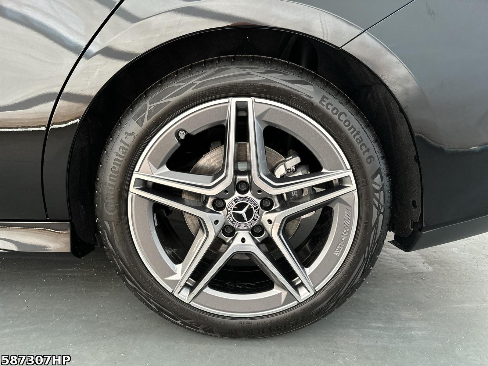 Fahrzeugabbildung Mercedes-Benz CLA 180 Shooting Brake AMG Keyless-GO SHZ. AHK.