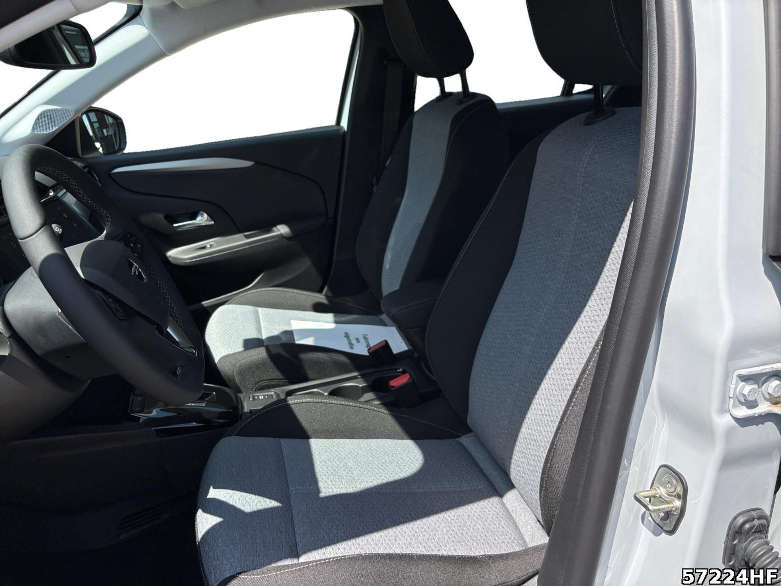 Fahrzeugabbildung Opel Corsa Edition Hybrid 110 PS AT