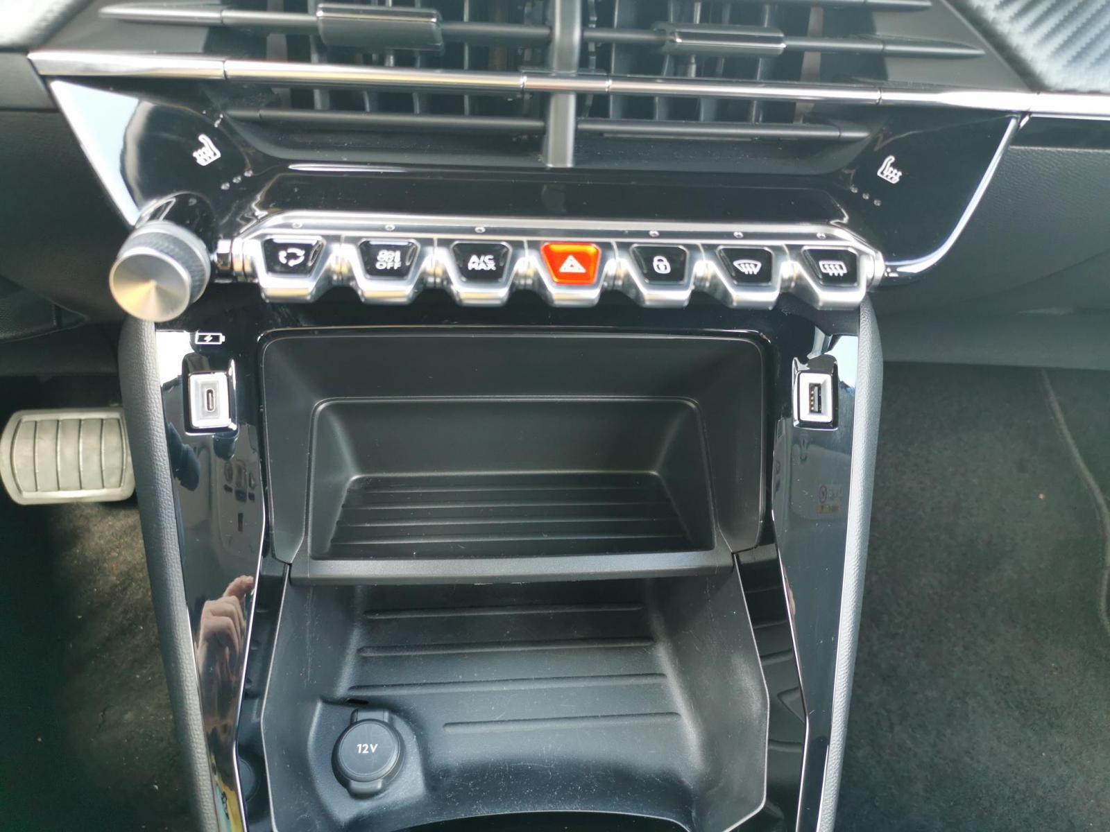 Fahrzeugabbildung Peugeot 2008 +*Panoramadach*Sitzhzg*LED*Elektr.Sitz*