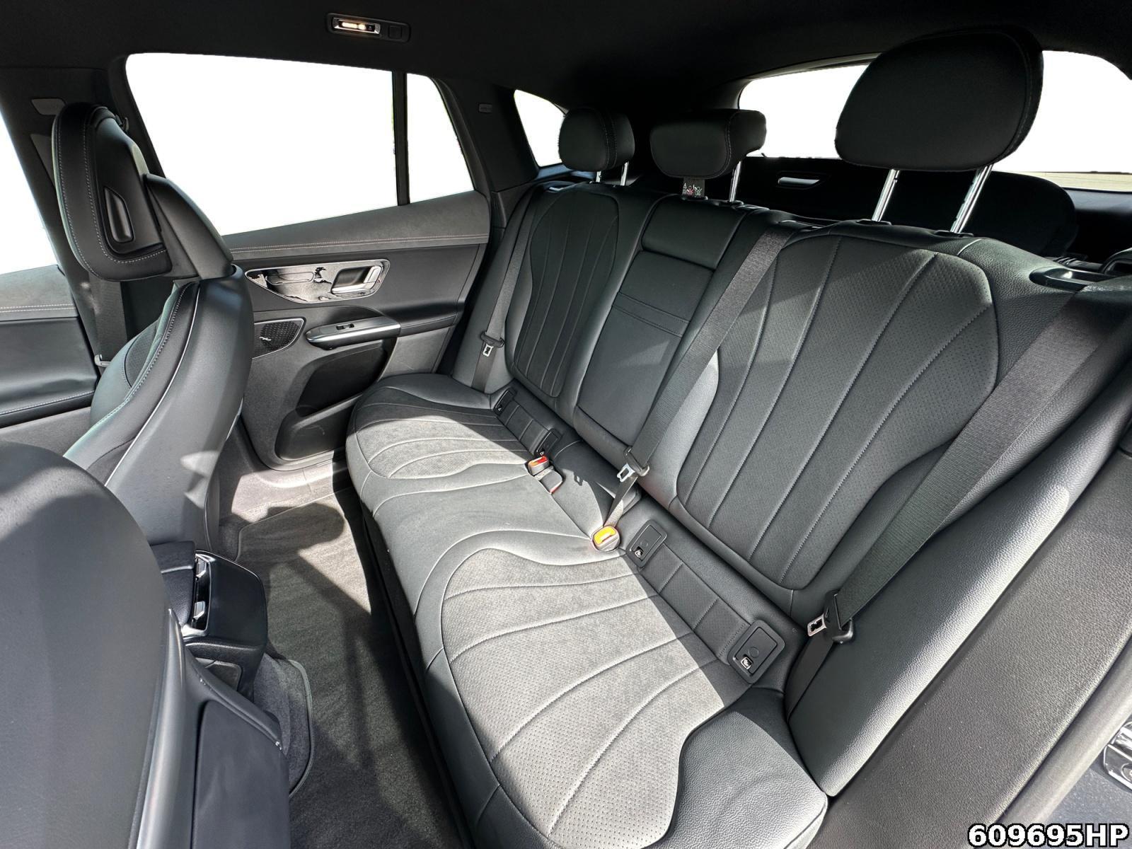Fahrzeugabbildung Mercedes-Benz EQE SUV Sitzbelüftung AHK Memory CARPLAY