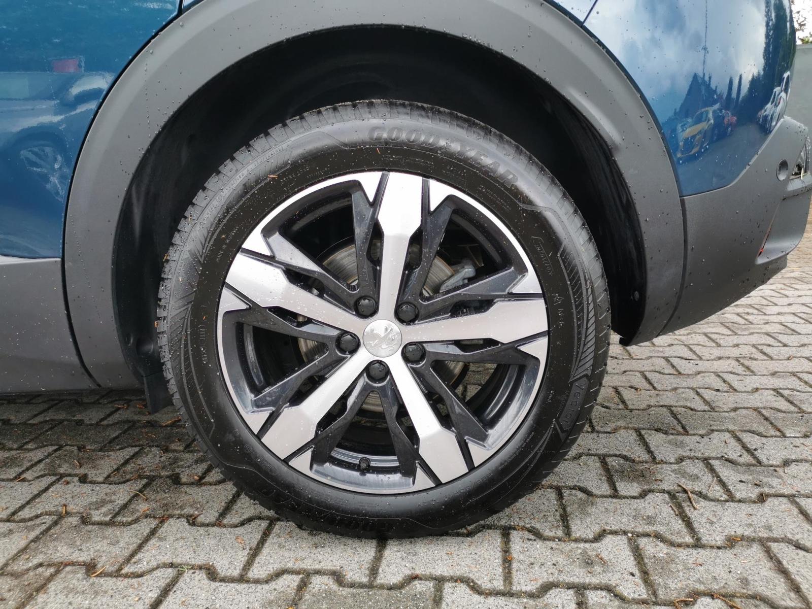 Fahrzeugabbildung Peugeot 3008 1.2 PureTech 130, GT