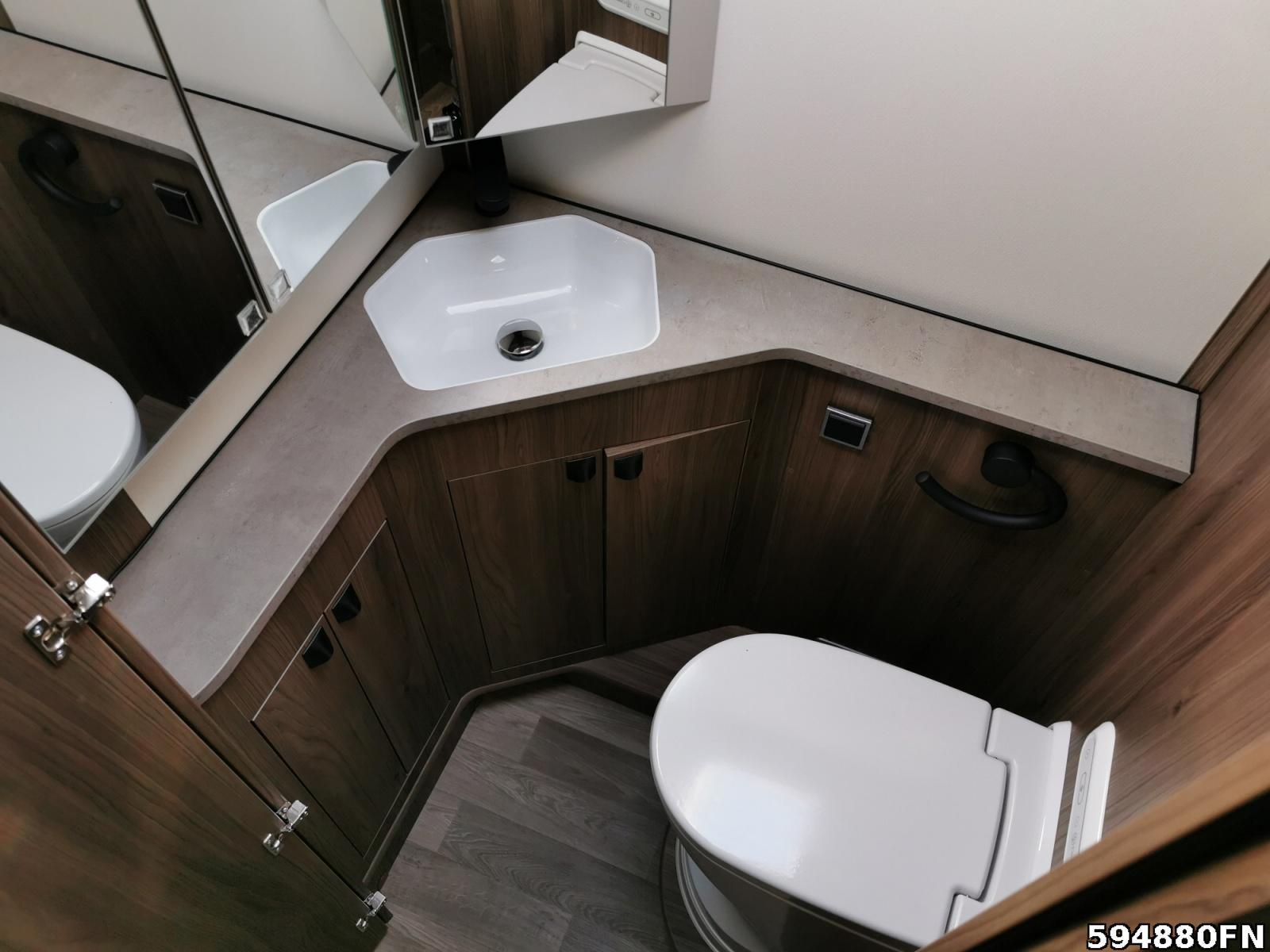 Fahrzeugabbildung Kabe Imperial R i830 / i810 LGB Cinderella Solar AHK