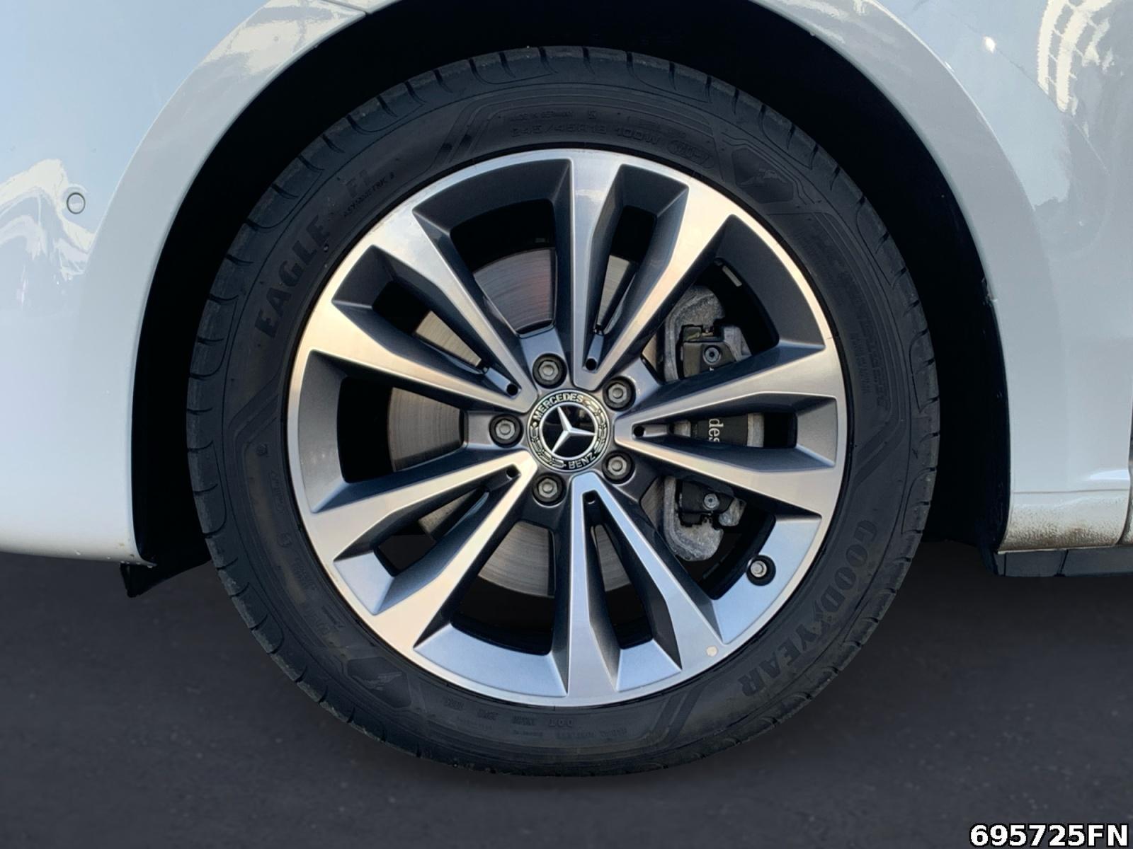 Fahrzeugabbildung Mercedes-Benz V 300 AVG/K *MULTIBEAM**AHK**DIG. INNENSPIEGEL*