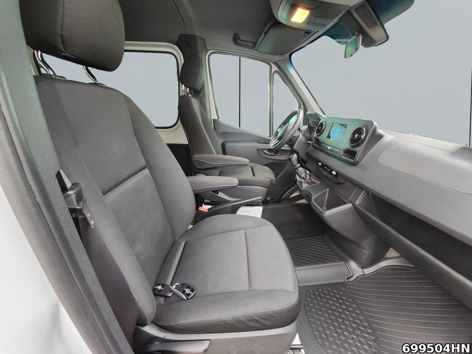 Fahrzeugabbildung Mercedes-Benz Sprinter 317 CDI Tourer*L2H1*2-2-2-3*MBUX*AHK*