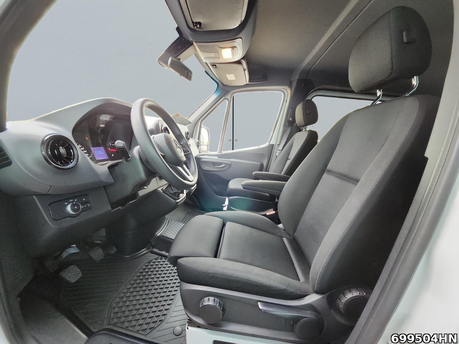 Fahrzeugabbildung Mercedes-Benz Sprinter 317 CDI Tourer*L2H1*2-2-2-3*MBUX*AHK*